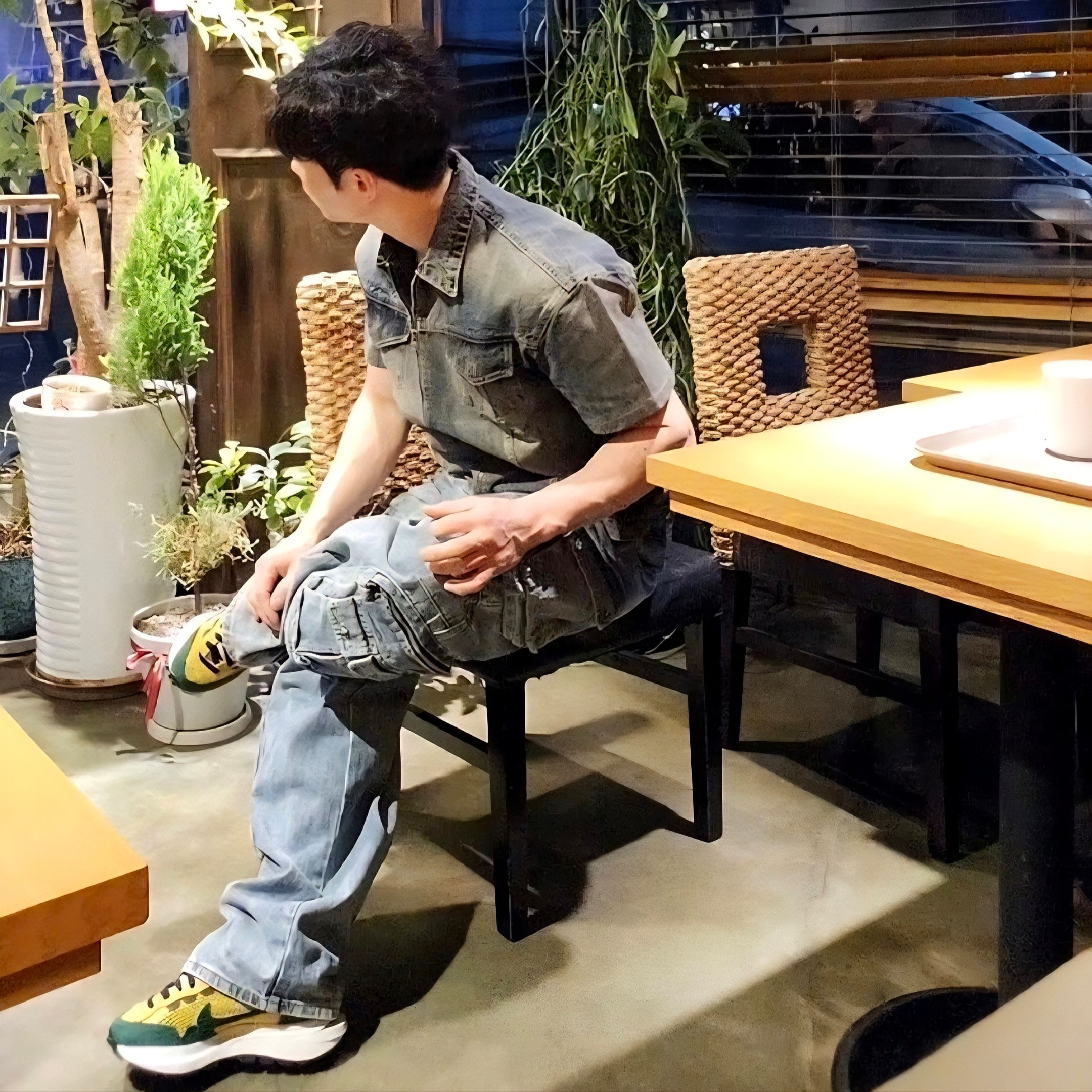 Nike x Sacai VaporWaffle Tour Yellow & Gorge Green Sail 착용 스타일