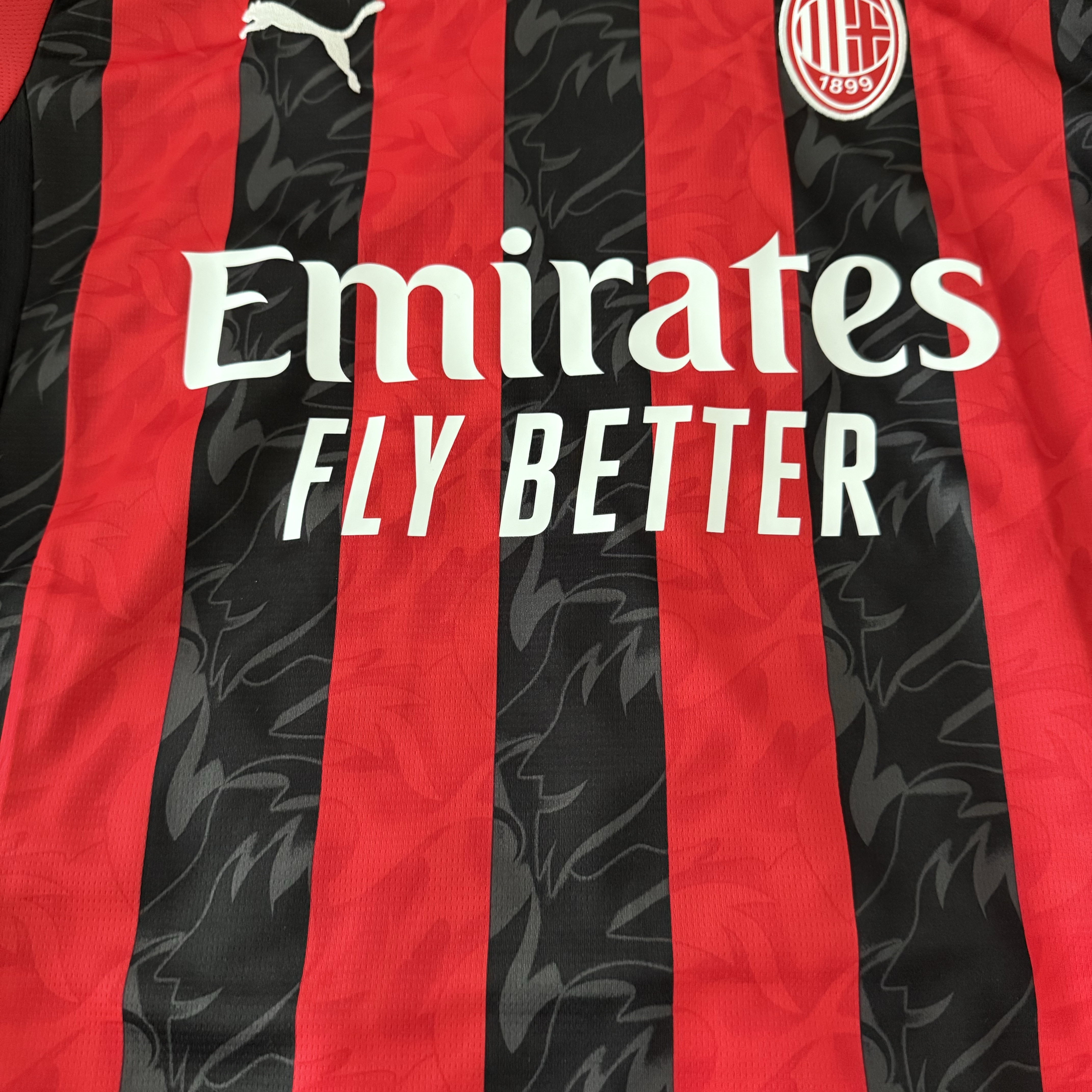 Puma AC Milan 2025/26 Home Replica Jersey All Time Red Black (Non Marking Ver.) 착용 스타일