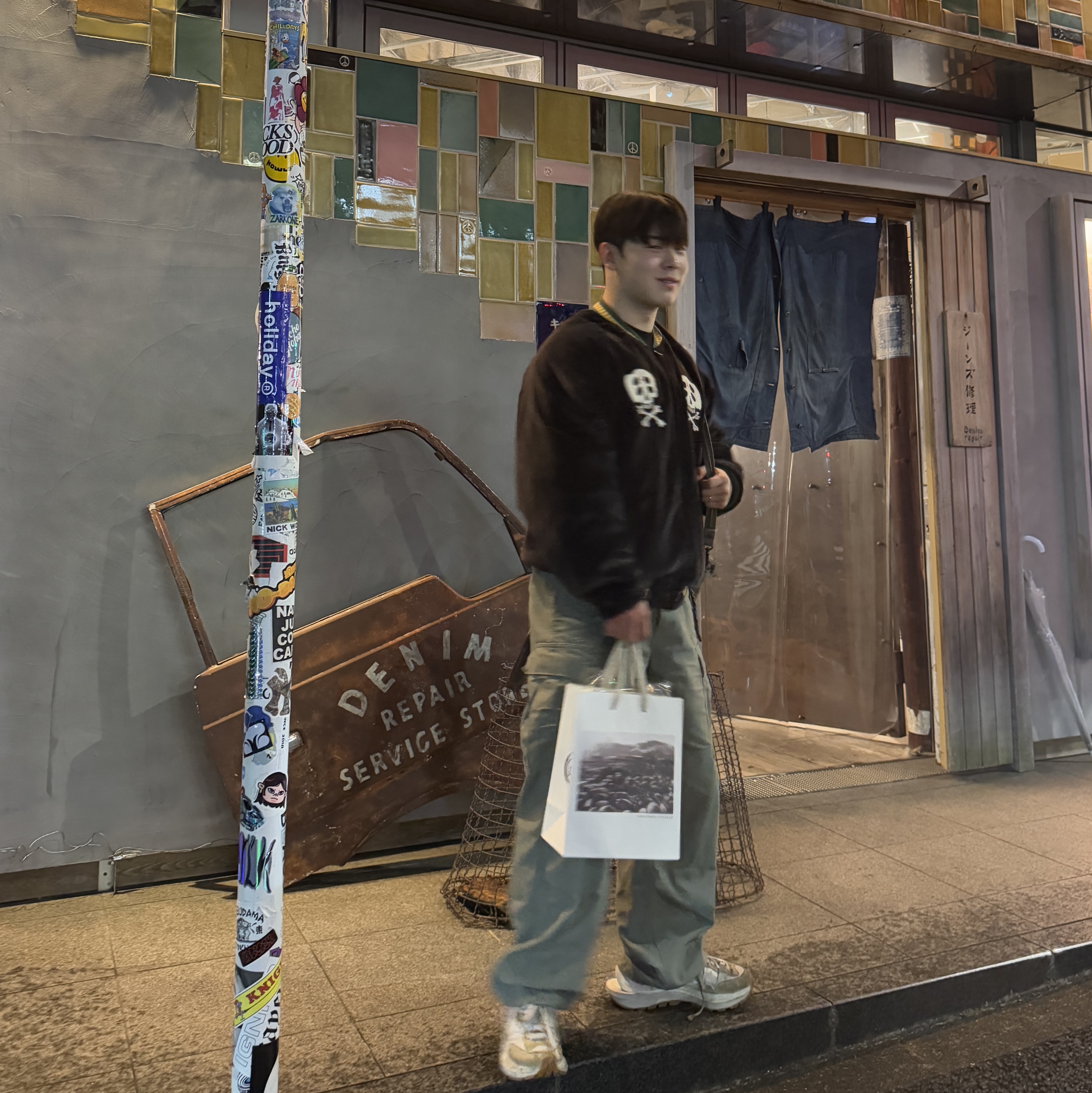 Supreme Cargo Pant Olive - 25SS, Nike x Sacai VaporWaffle White and Gum 착용 스타일 - 2