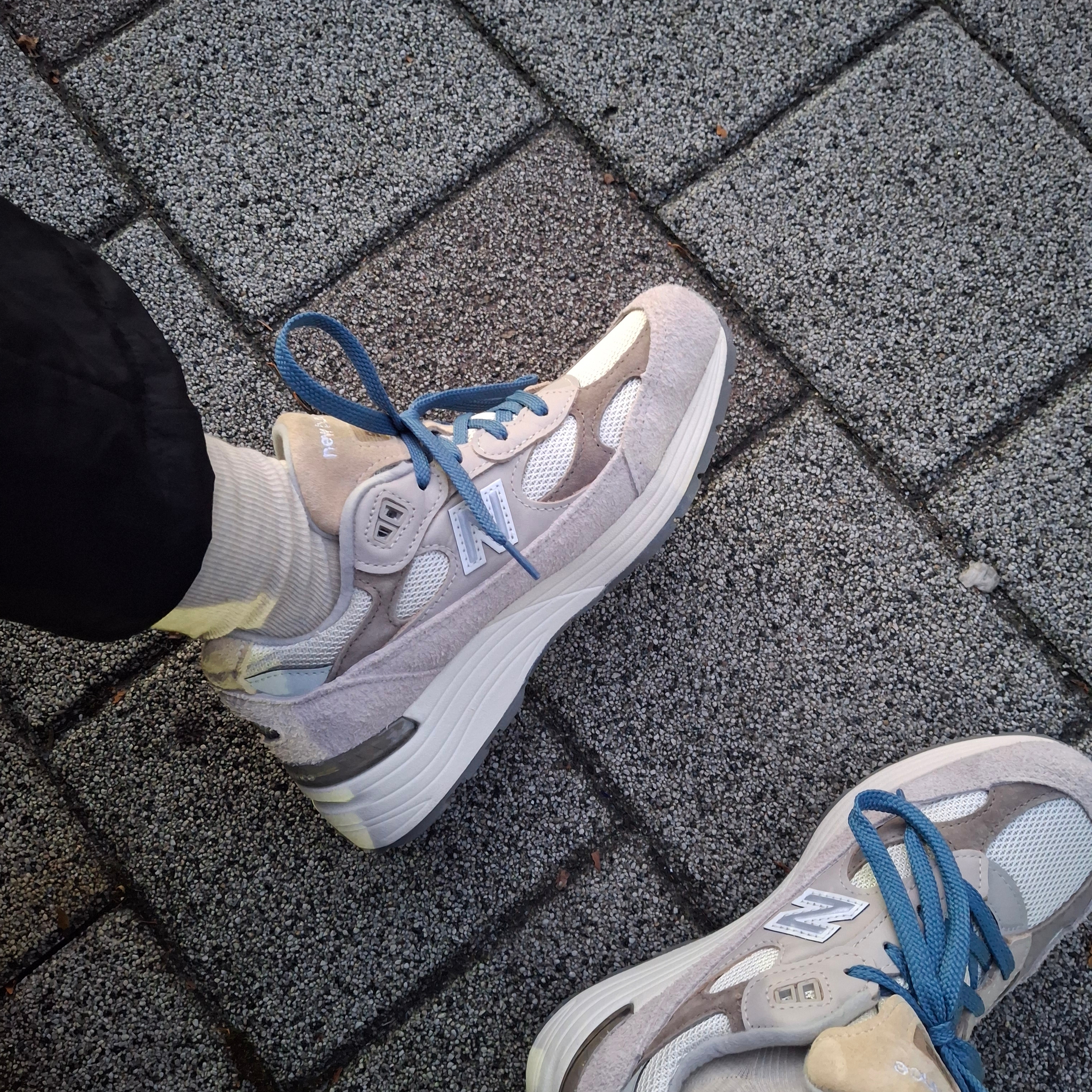 New Balance 992 Made in USA Moonrock Mushroom 착용 스타일 - 1