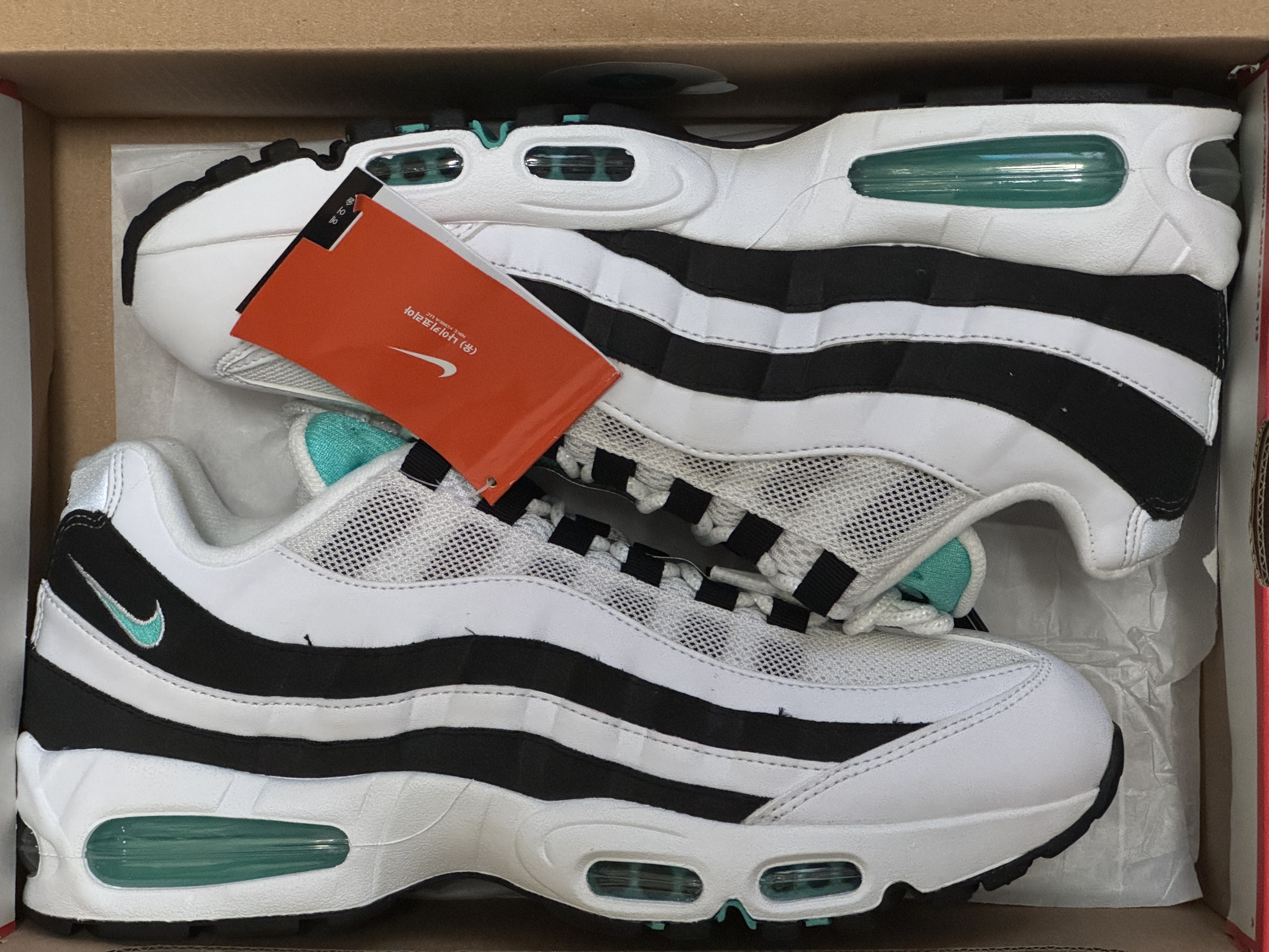 Nike Air Max 95 OG White and Black 착용 스타일