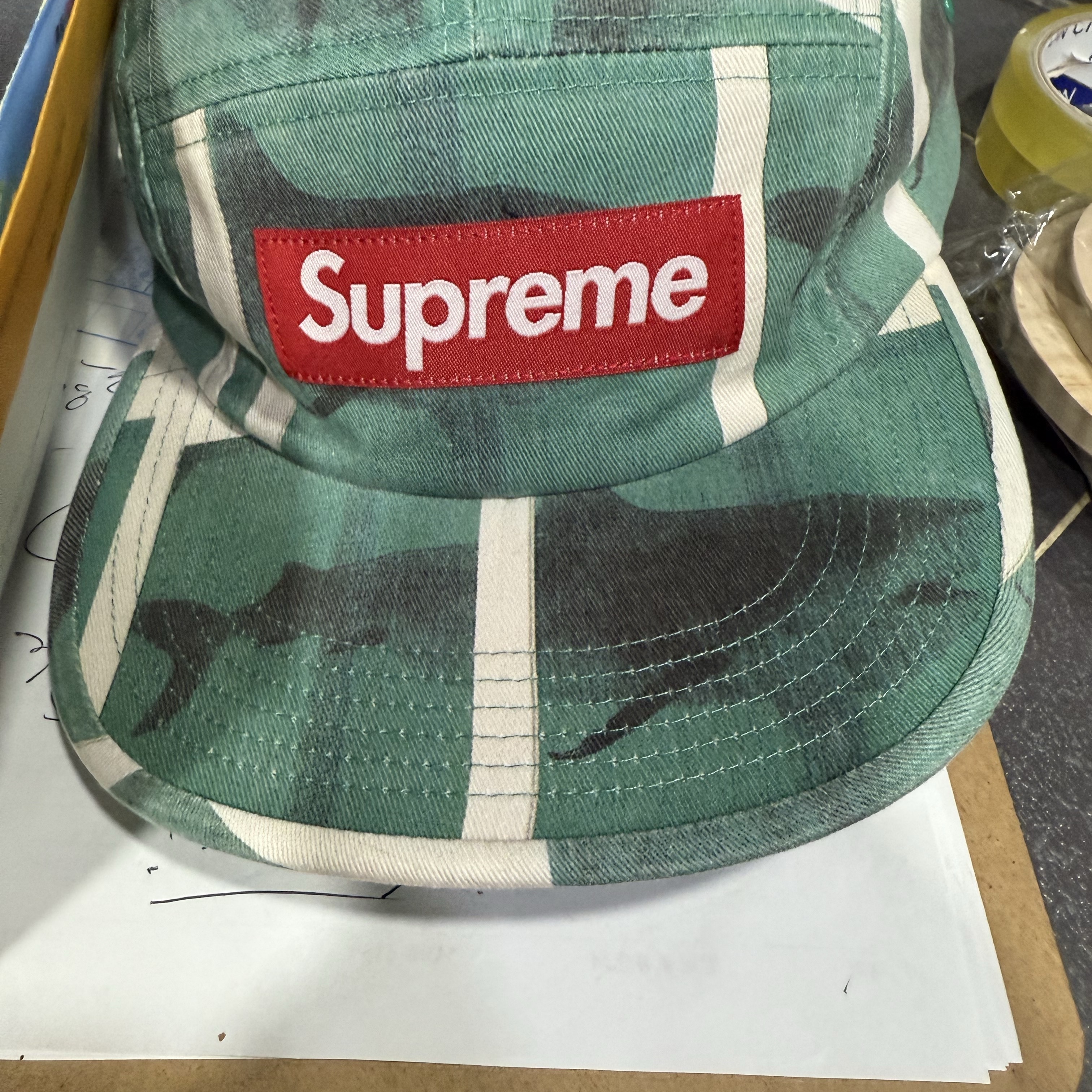 Supreme x Damien Hirst Camp Cap White - 25SS 착용 스타일