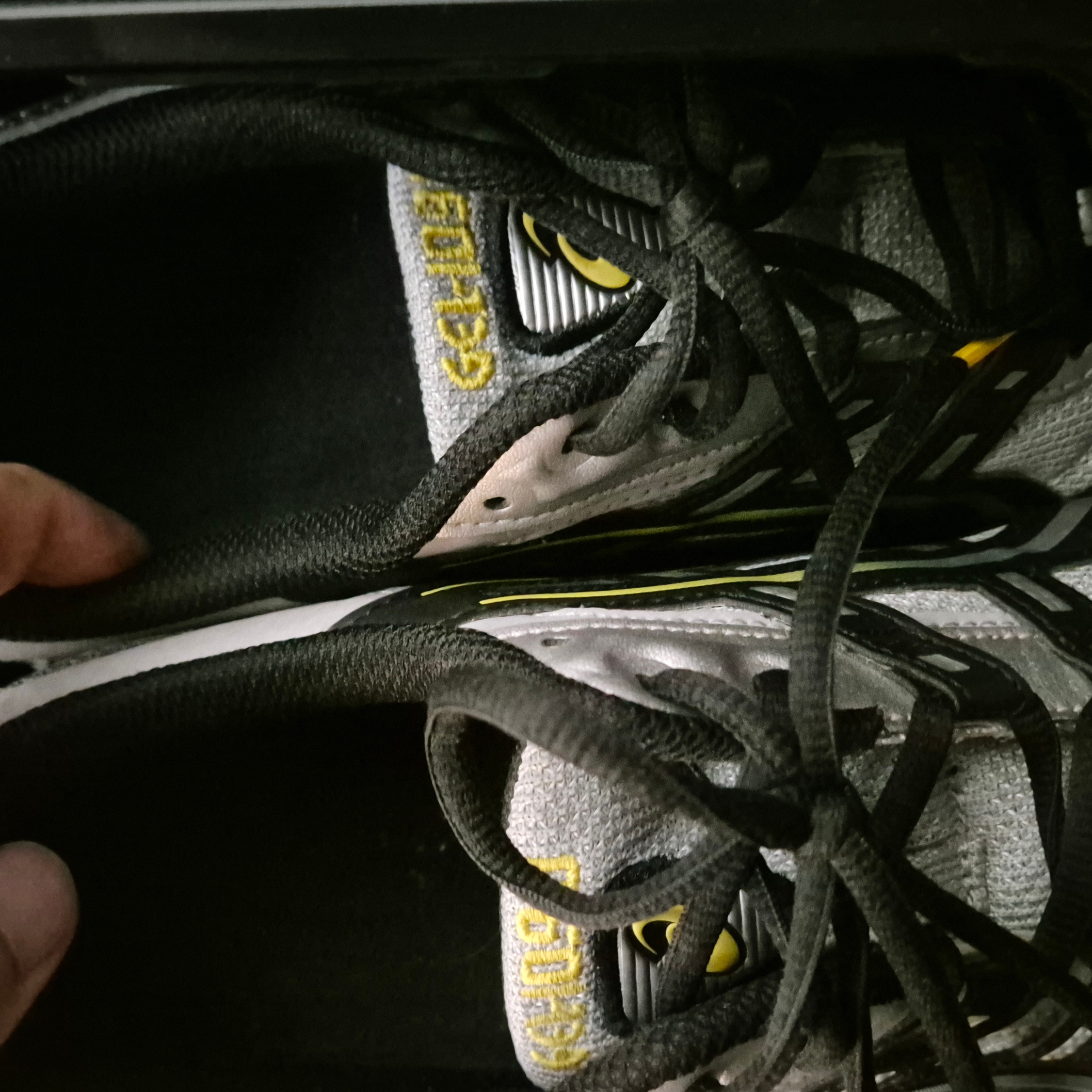 Asics Gel-1090 Mid Grey Black 착용 스타일