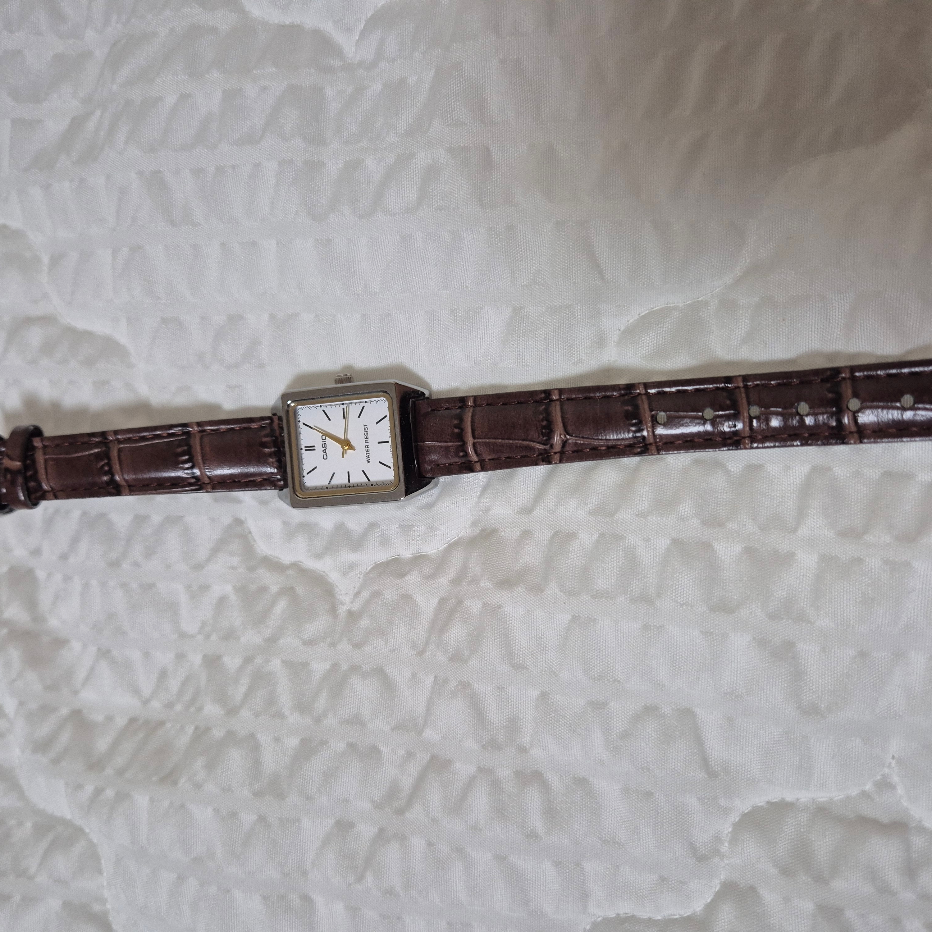 Casio LTP-V007L-7B2 착용 스타일