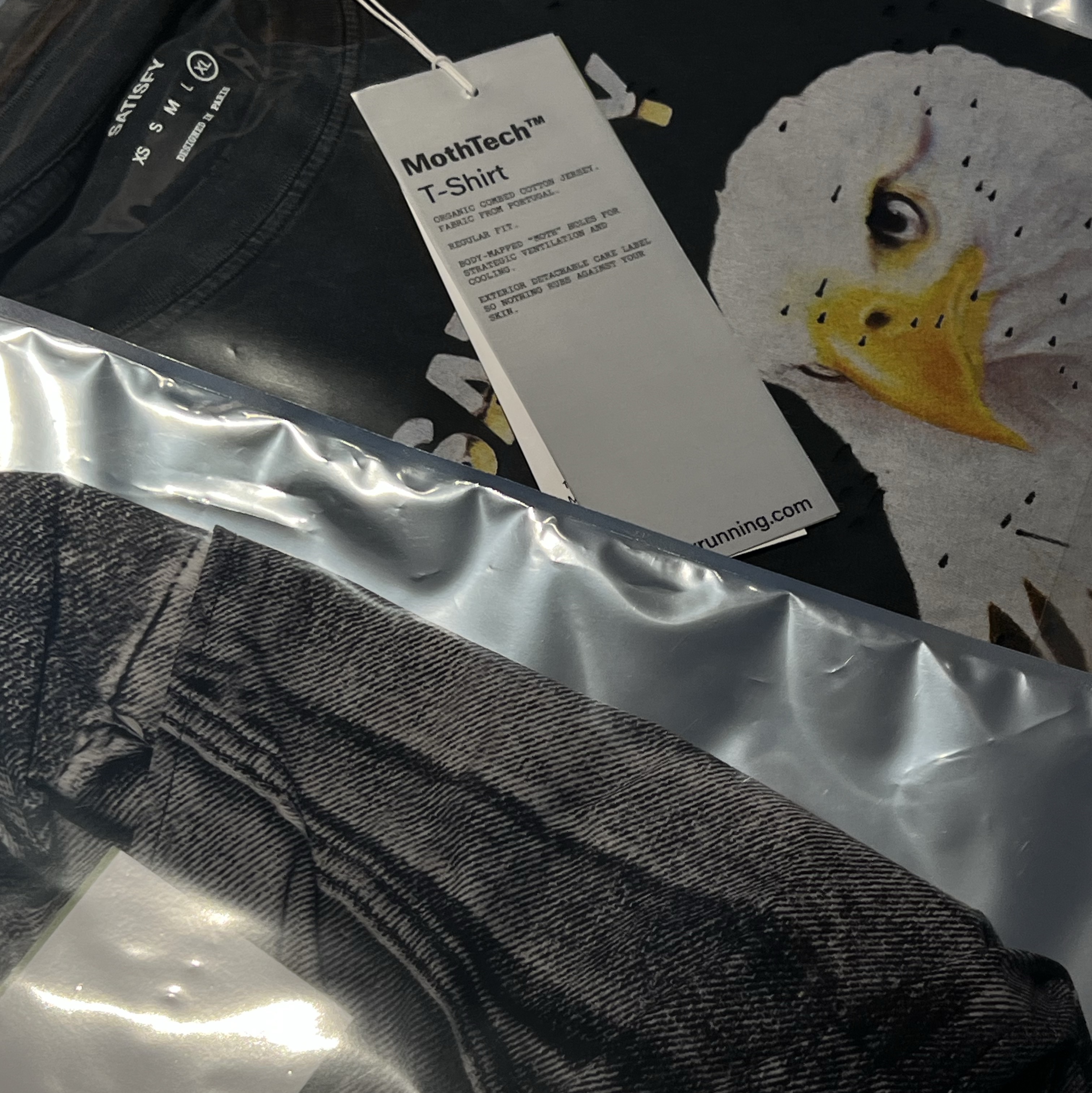 Satisfy Peaceshell 5 Inch Unlined Shorts Black Denim, Satisfy Mothtech Eagle T-Shirt Aged Black 착용 스타일