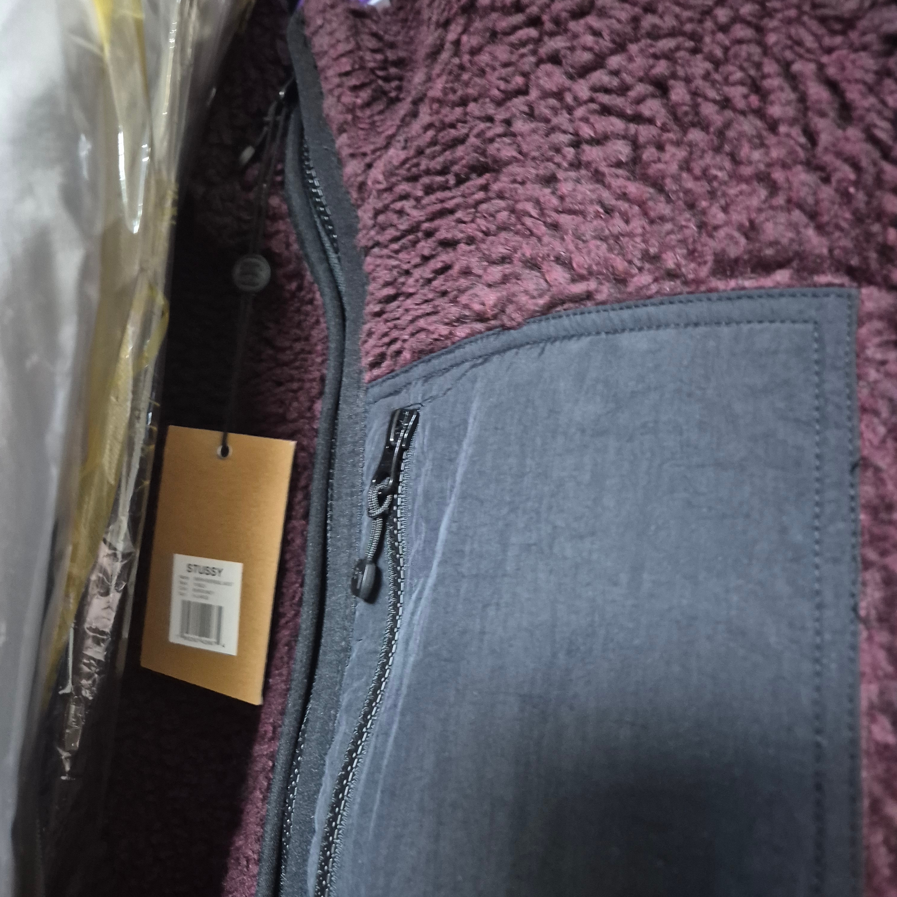 Stussy Sherpa Reversible Jacket Burgundy 착용 스타일