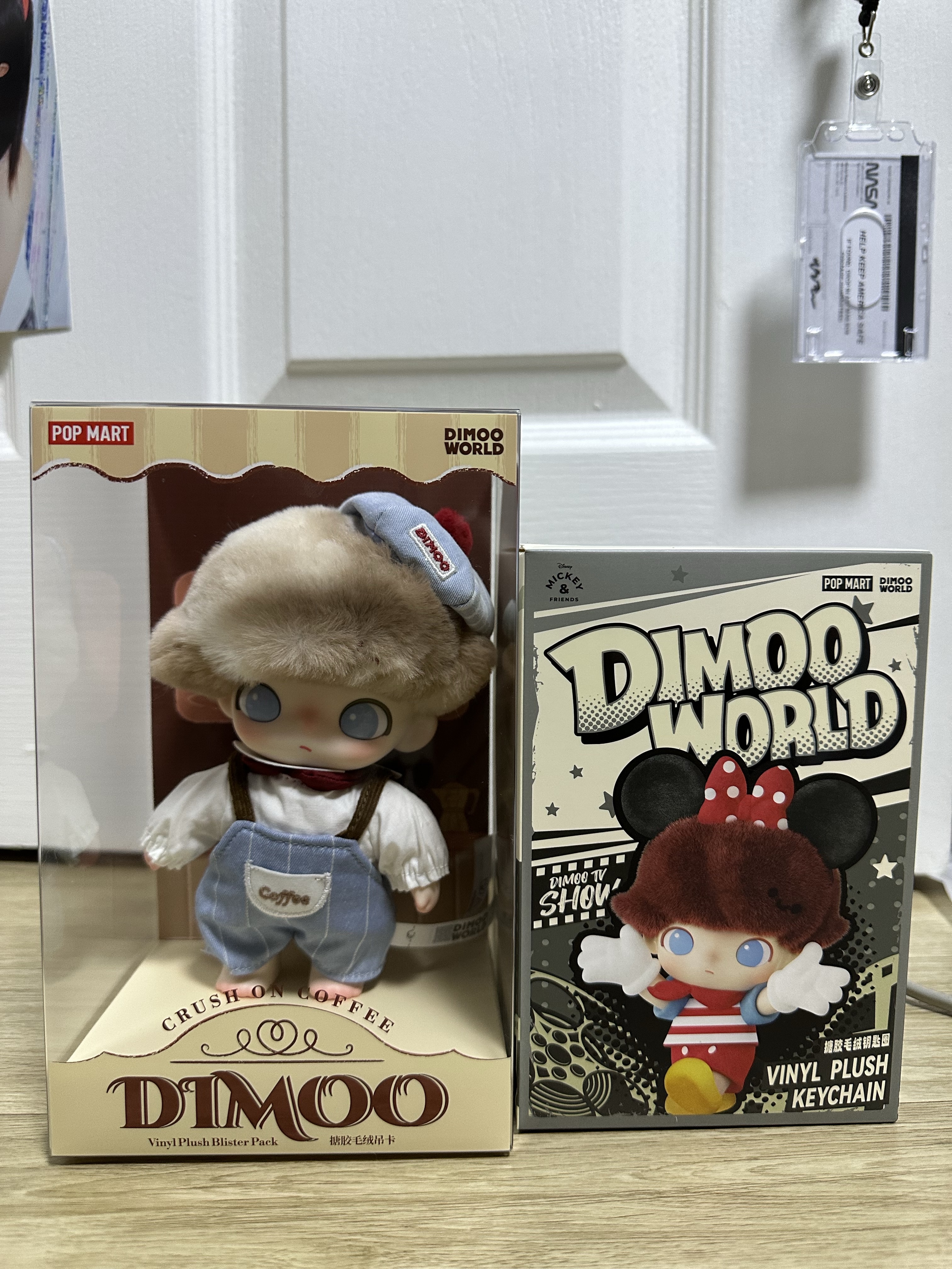 Pop Mart Dimoo Crush On Coffee Series Vinyl Plush Blister Pack, Pop Mart Dimoo World x Disney Series Plush Keyring Sealed Case (1 Blind Box) 착용 스타일