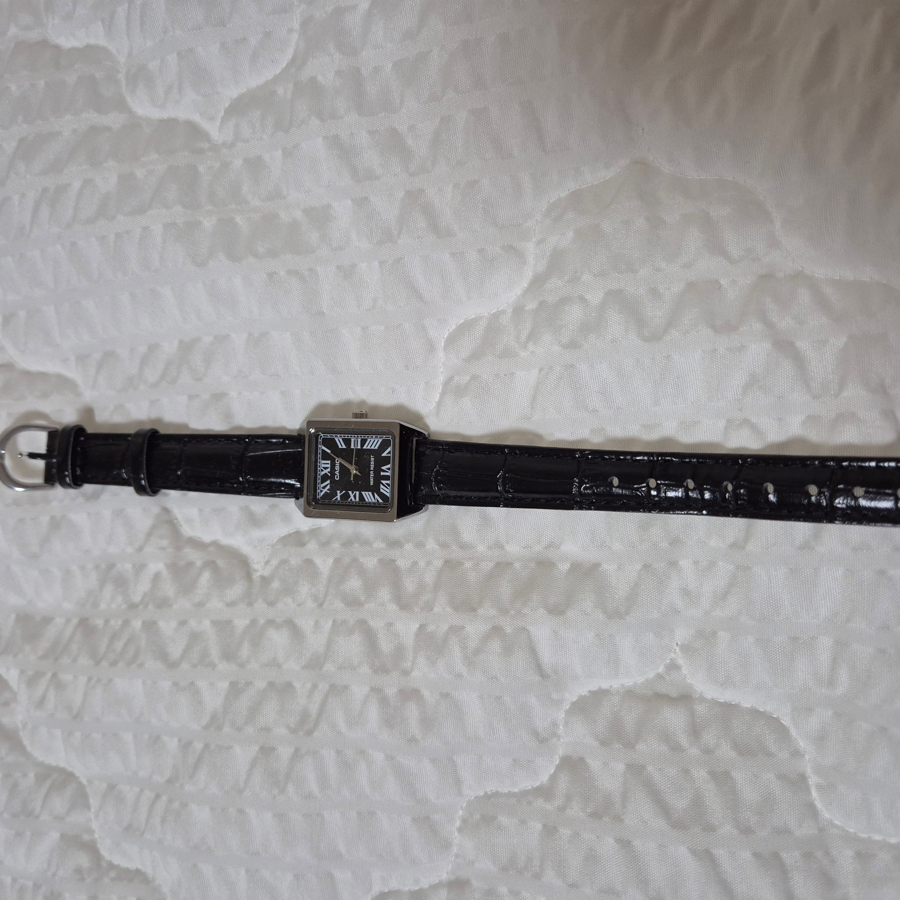Casio LTP-V007L-1B 착용 스타일