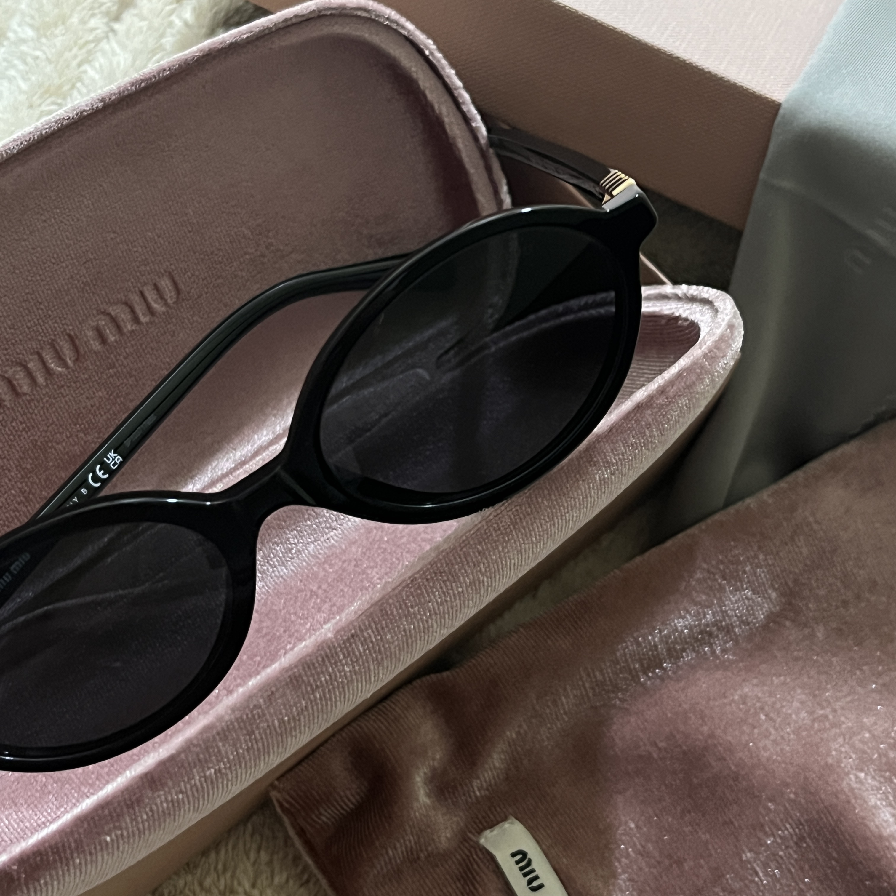 (W) Miu Miu Regard Sunglasses Slate Gray Lenses Black Acetate Standard fit 착용 스타일