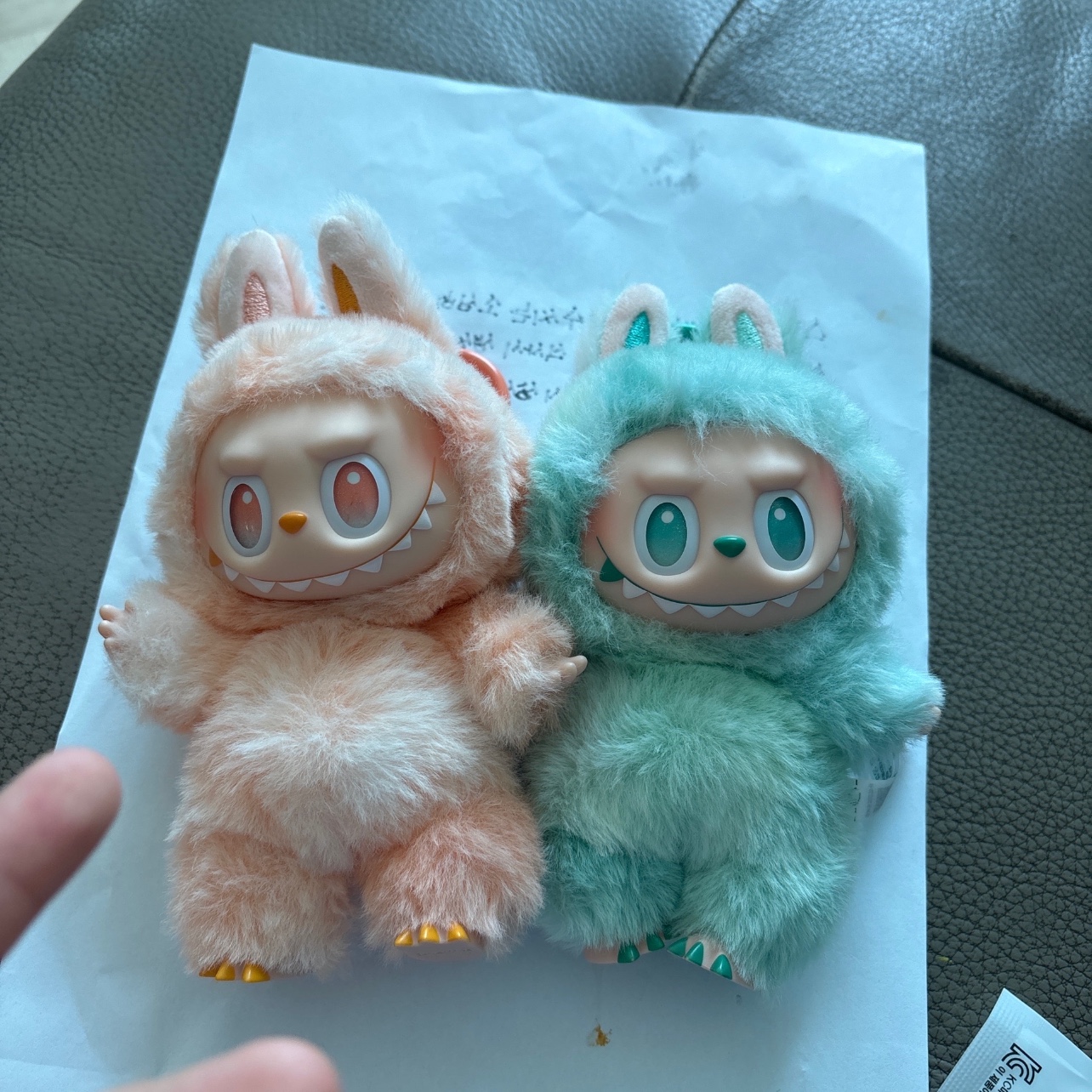 Pop Mart Labubu The Monsters Highlight Series Sealed Case (Bundle of 2/1 Blind Box) 착용 스타일 - 1