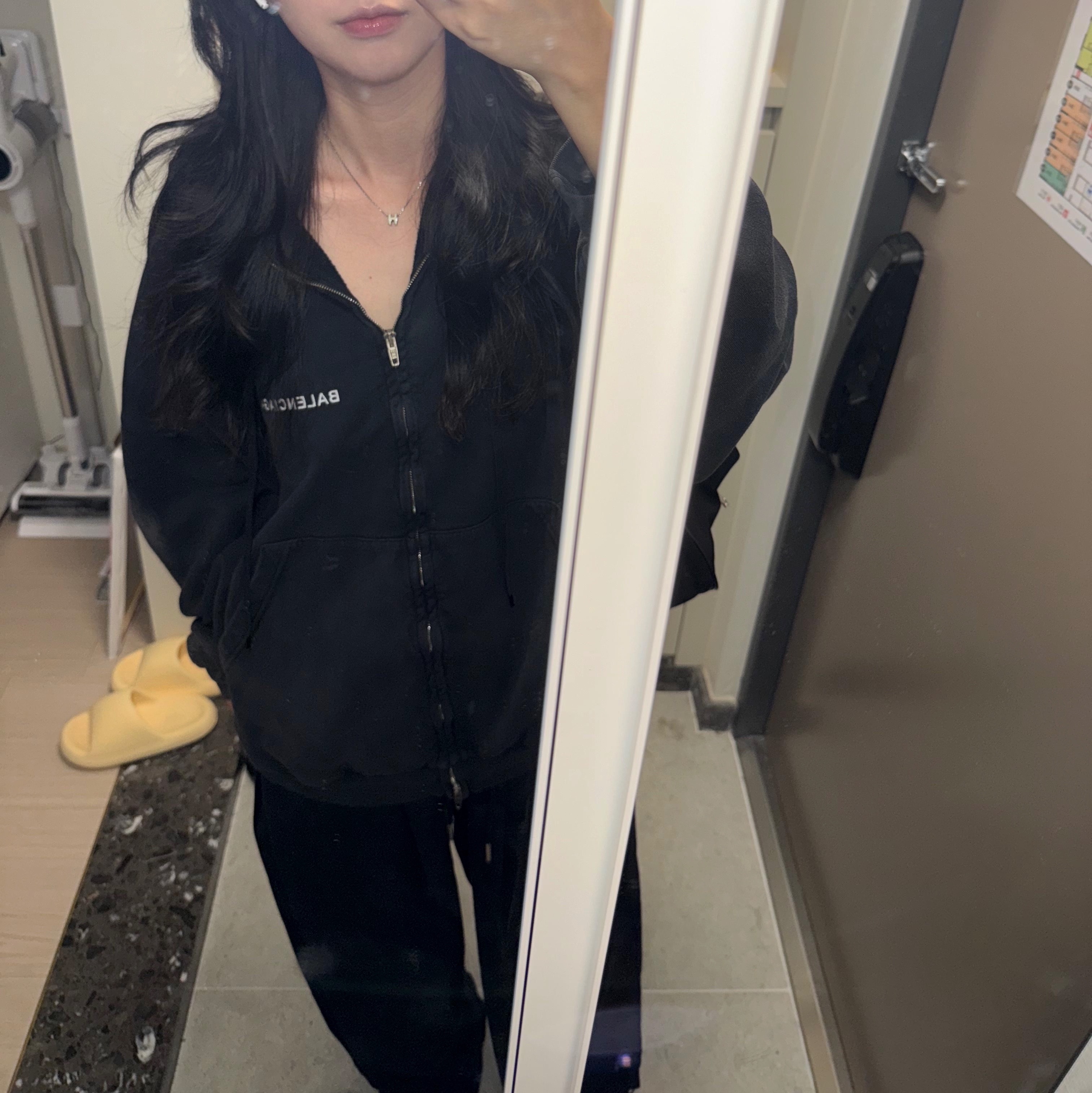 Balenciaga Uniform Patch Zip-Up Hoodie Large Fit Black Faded, (W) Hermes Mini Pop H Pendant Palladium & Blanc 착용 스타일