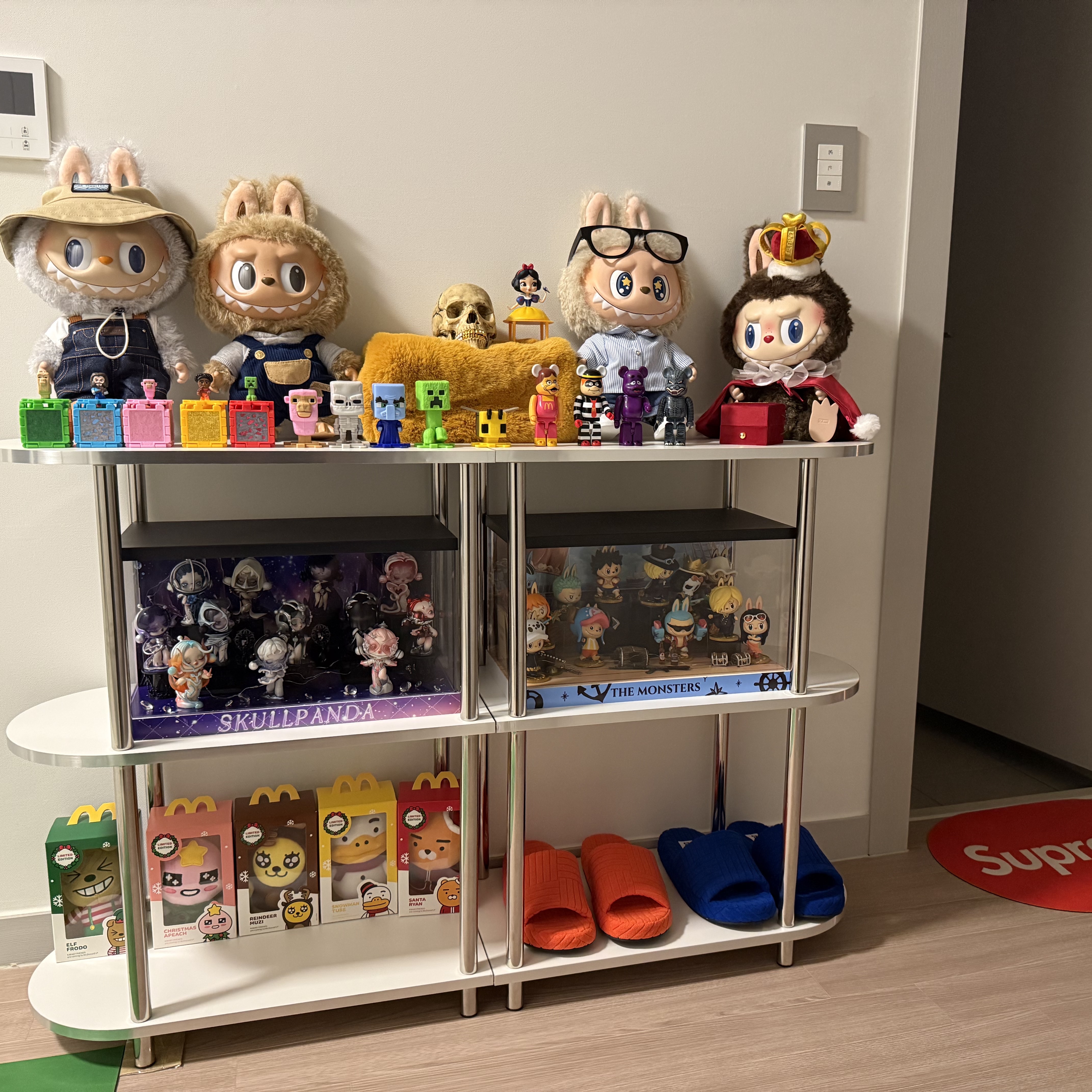 Pop Mart The Monsters Fall In Wild Labubu Series Plush Doll, Pop Mart The Monsters Checkmate Series Doll 착용 스타일