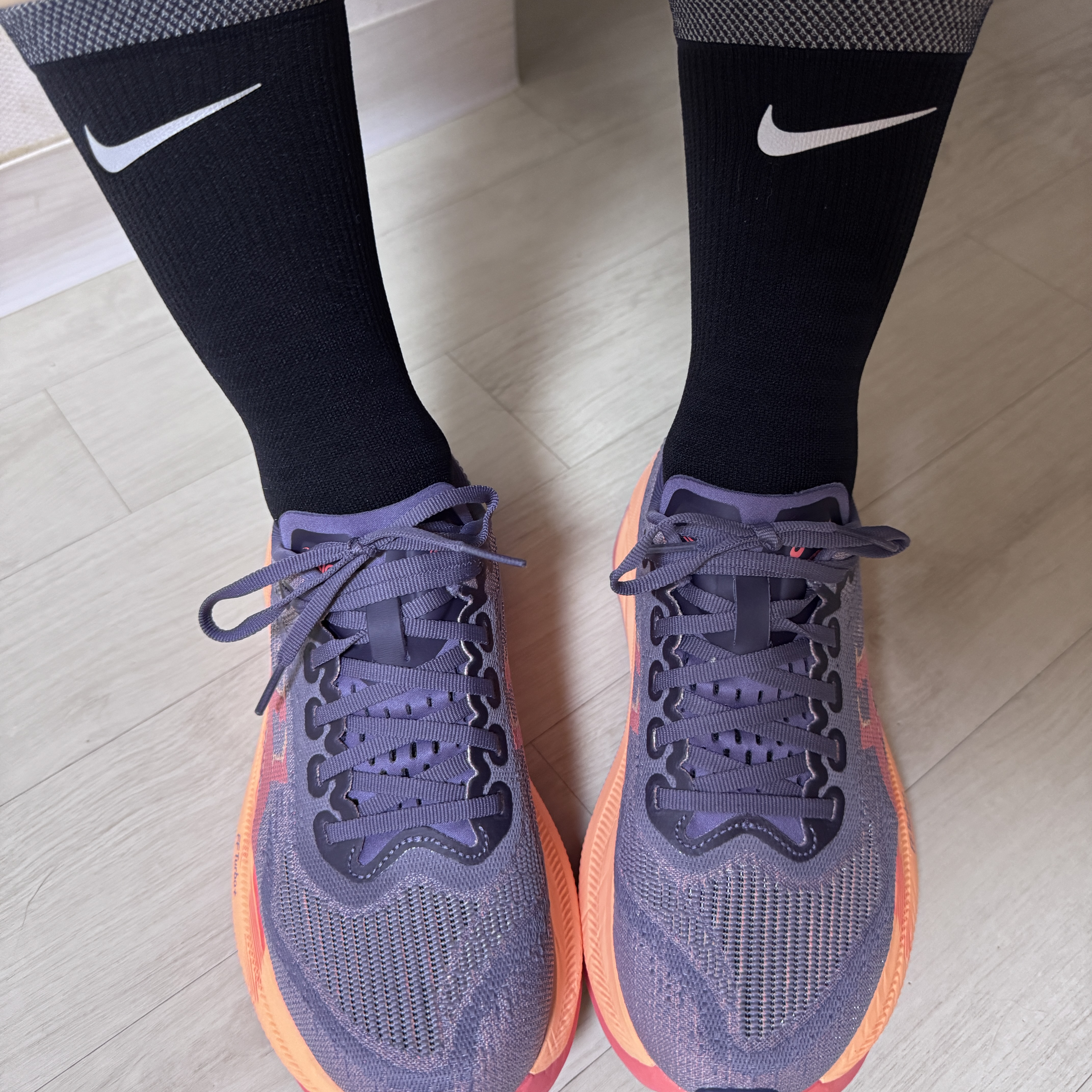 Asics Superblast 2 Greyish Purple Coral Reef 착용 스타일 - 2