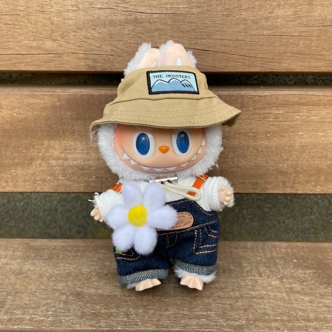 Pop Mart Fall In Wild Labubu Series Toy Keyring 착용 스타일