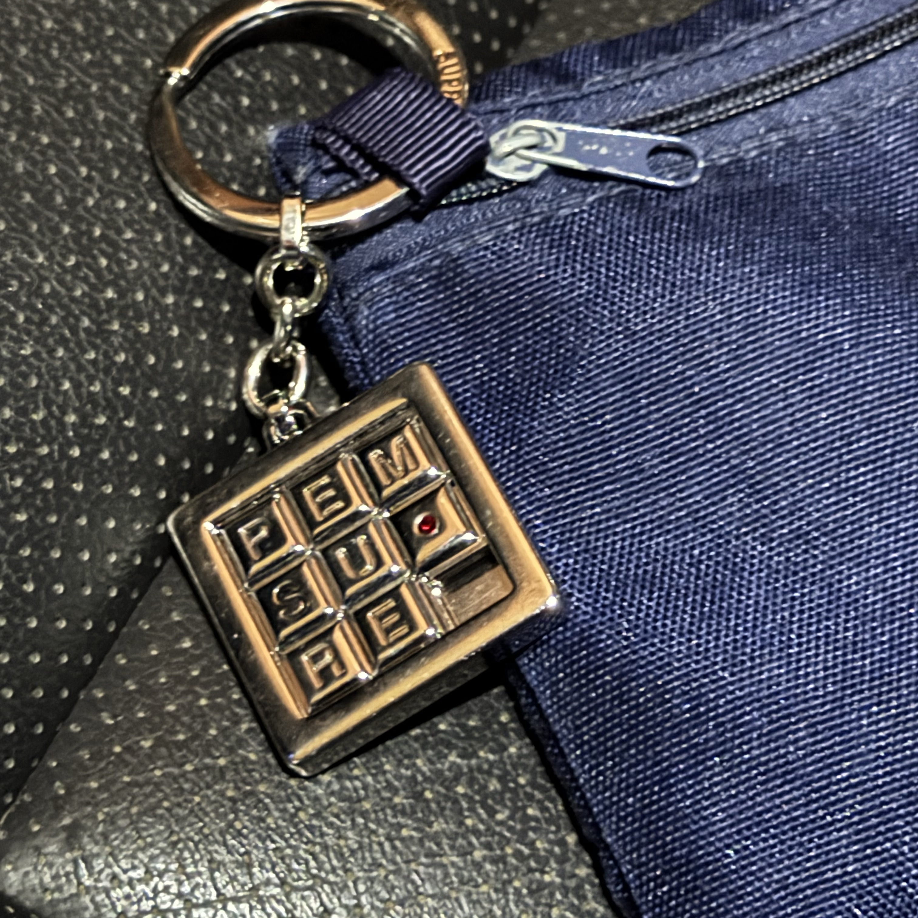 Supreme Puzzle Keychain Silver - 25SS 착용 스타일