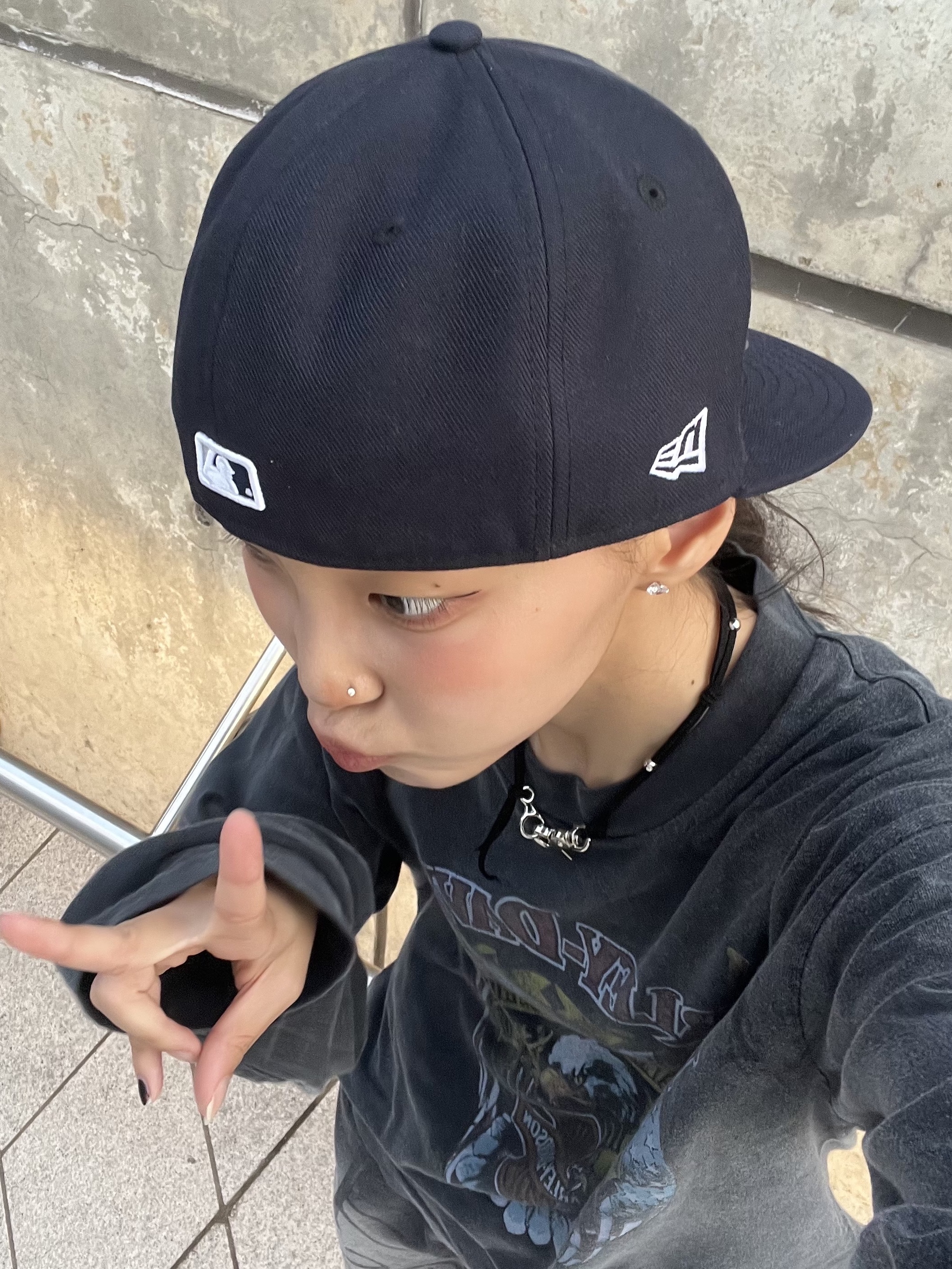 New Era 59Fifty MLB Authentic New York Yankees Game Navy 착용 스타일 - 4