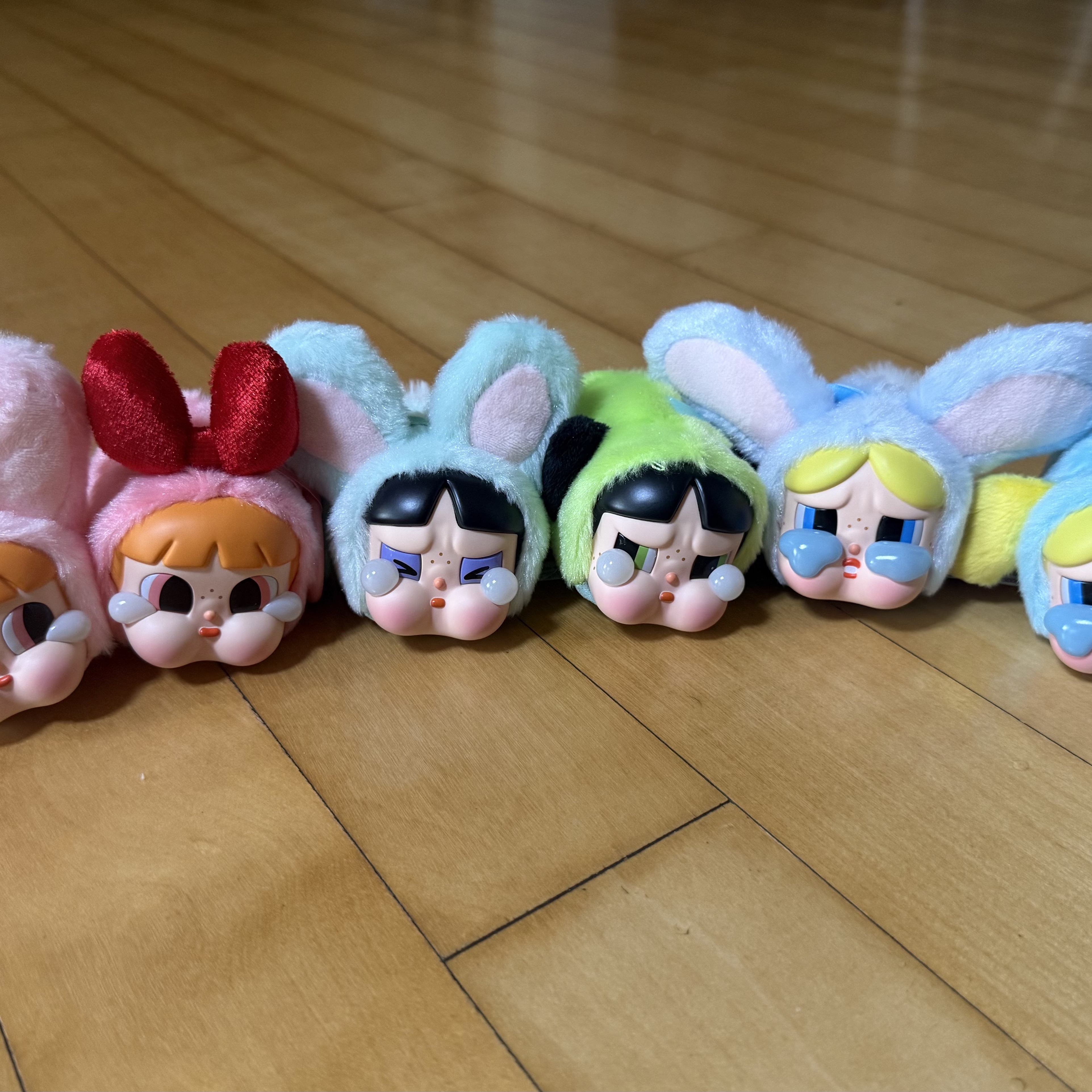Pop Mart Crybaby x Powerpuff Girls Series Keyring Sealed Case (6 Blind Boxes) 착용 스타일