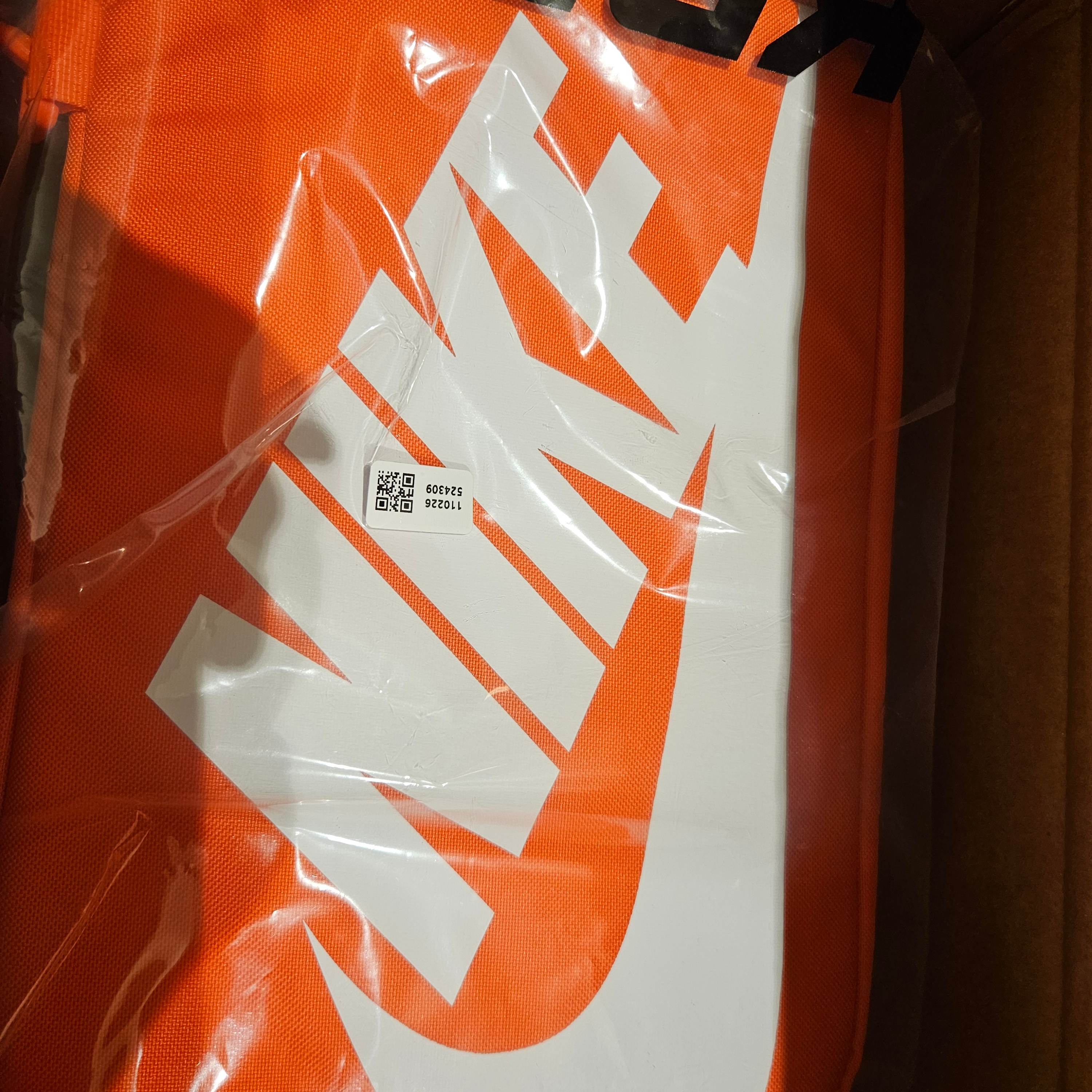Nike Shoebox Bag 8L Orange White 착용 스타일