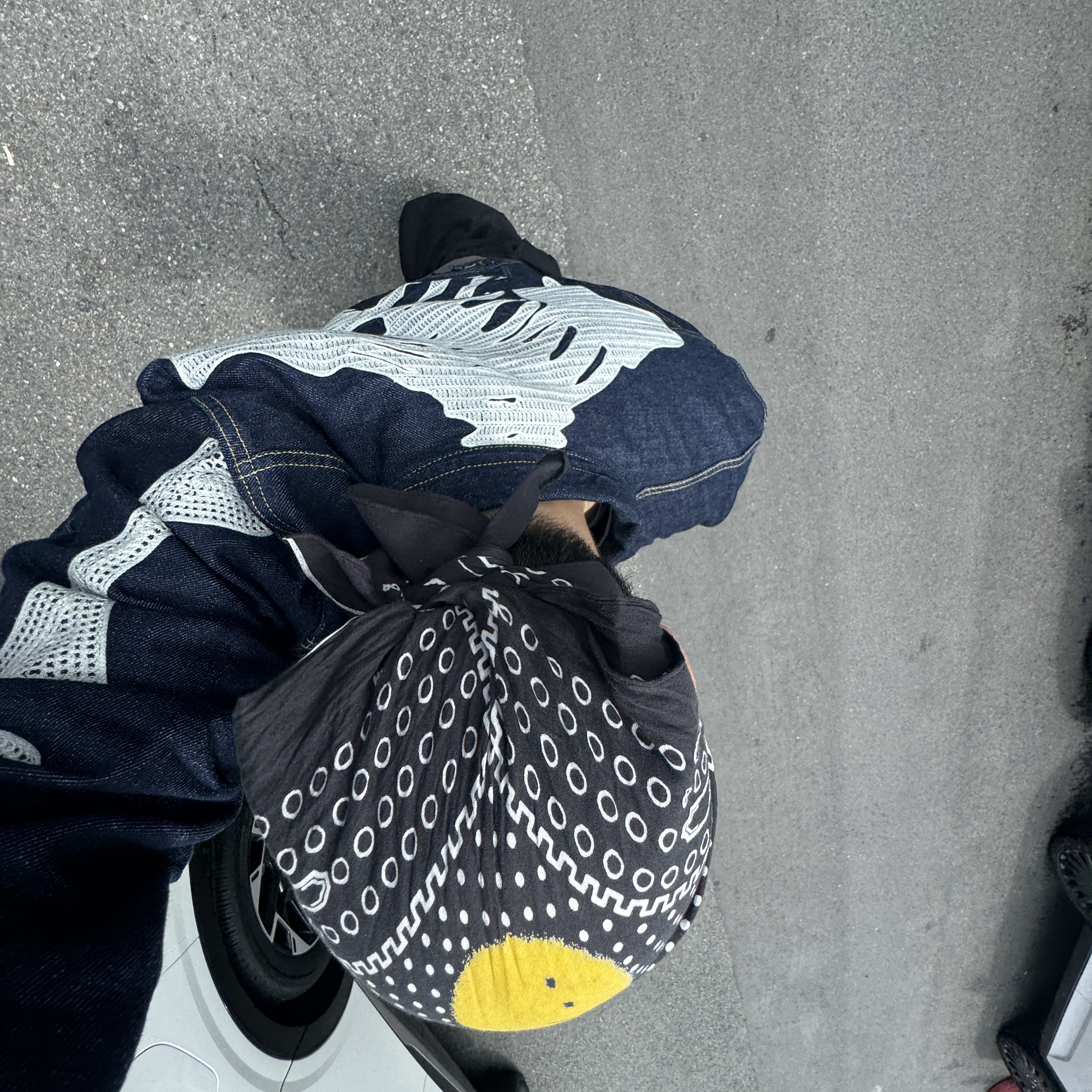 Kapital 11.5 oz. Denim Mexican Tuxedo Westerner Bone Jacket Indigo, Needles H.D. BDU Pants Black 착용 스타일 - 2