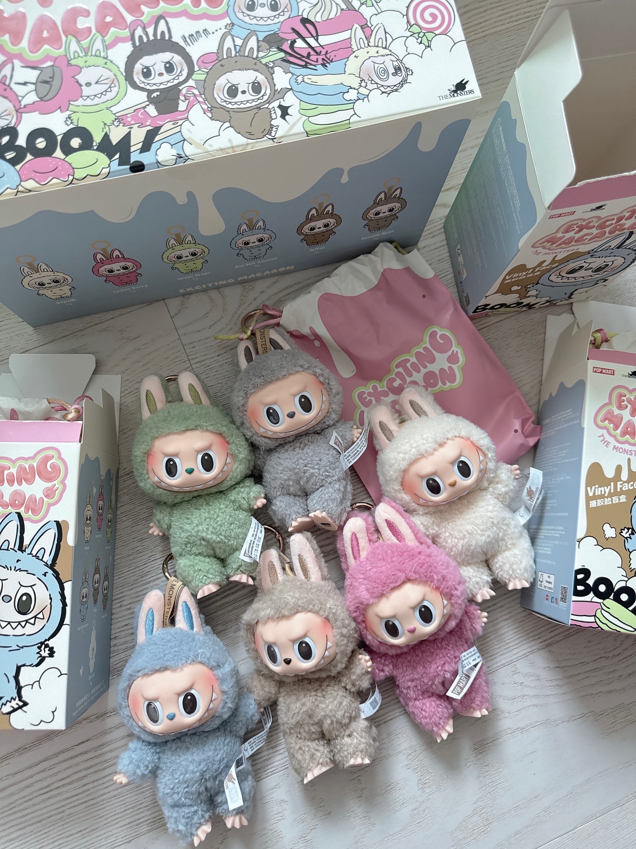 Pop Mart The Monsters Labubu Tasty Macarons Series Sealed Case (6 Blind Boxes), Pop Mart Labubu The Monsters Labubu Tasty Macarons Series Soymilk Keyring 착용 스타일