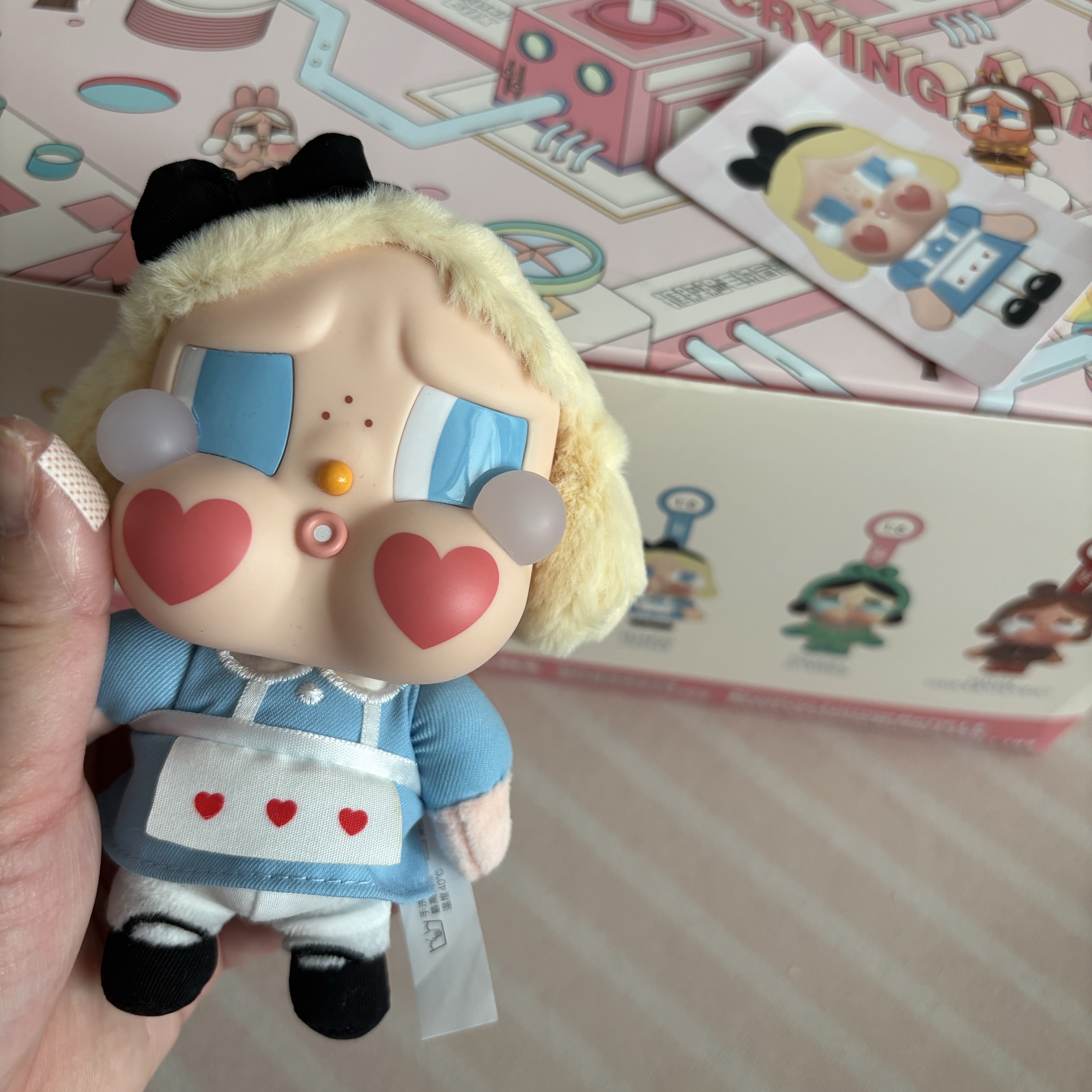 Pop Mart Crybaby Crying Again Series Plush Keyring Sealed Case (6 Blind Boxes) 착용 스타일