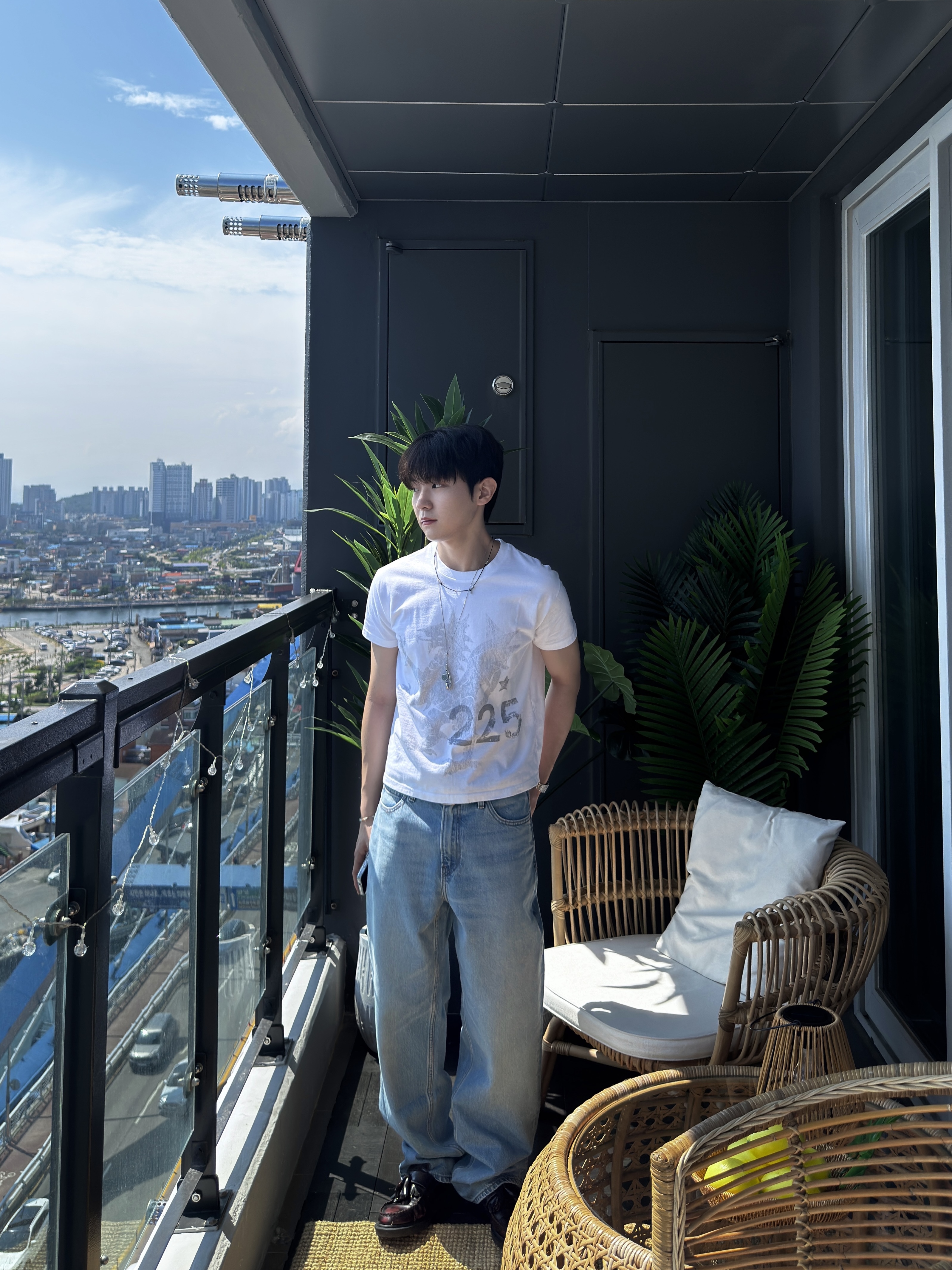 Uniqlo x JW Anderson Straight Jean Blue - KR, Dr. Martens Adrian Arcadia Leather Loafers Cherry Red 착용 스타일 - 1
