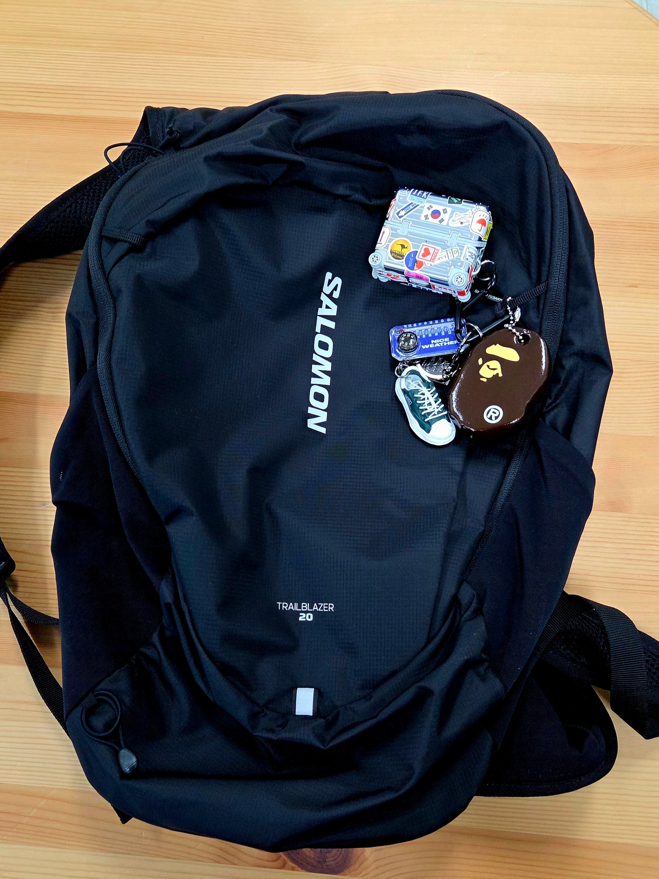 Salomon Trailblazer 20 Black, BAPE Ape Head Keychain (Synthetic Rubber) 착용 스타일