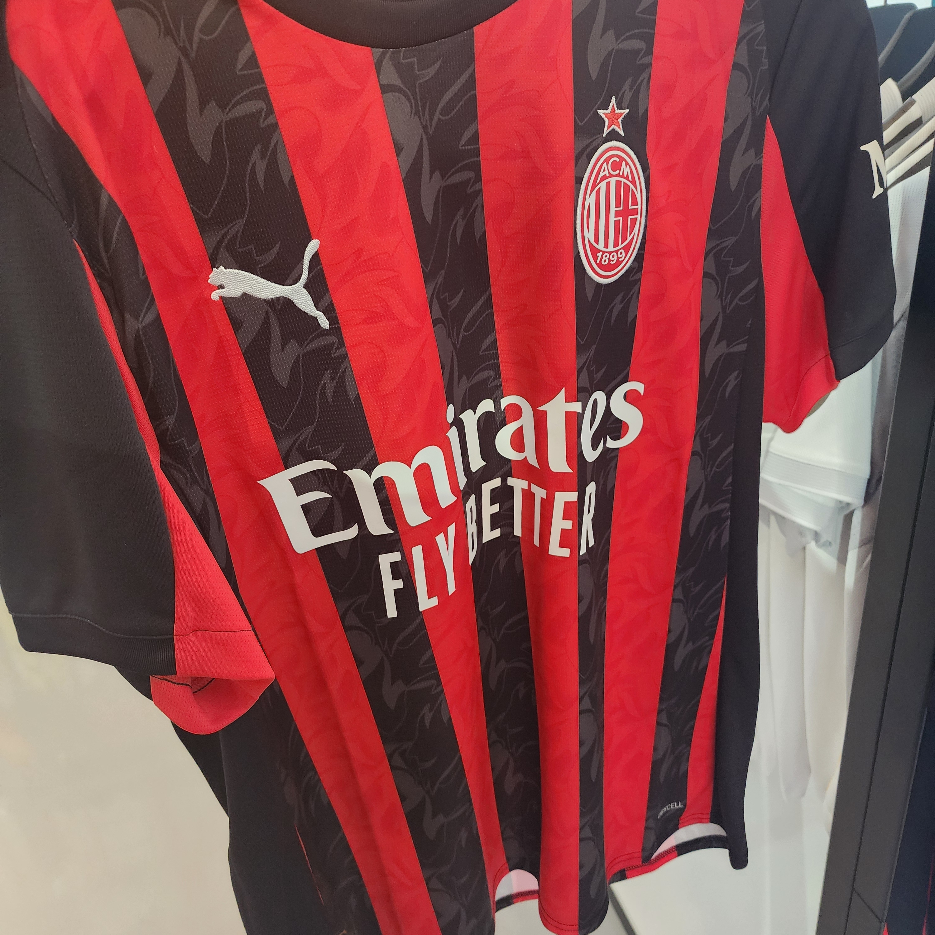 Puma AC Milan 2025/26 Home Replica Jersey All Time Red Black (Non Marking Ver.) 착용 스타일