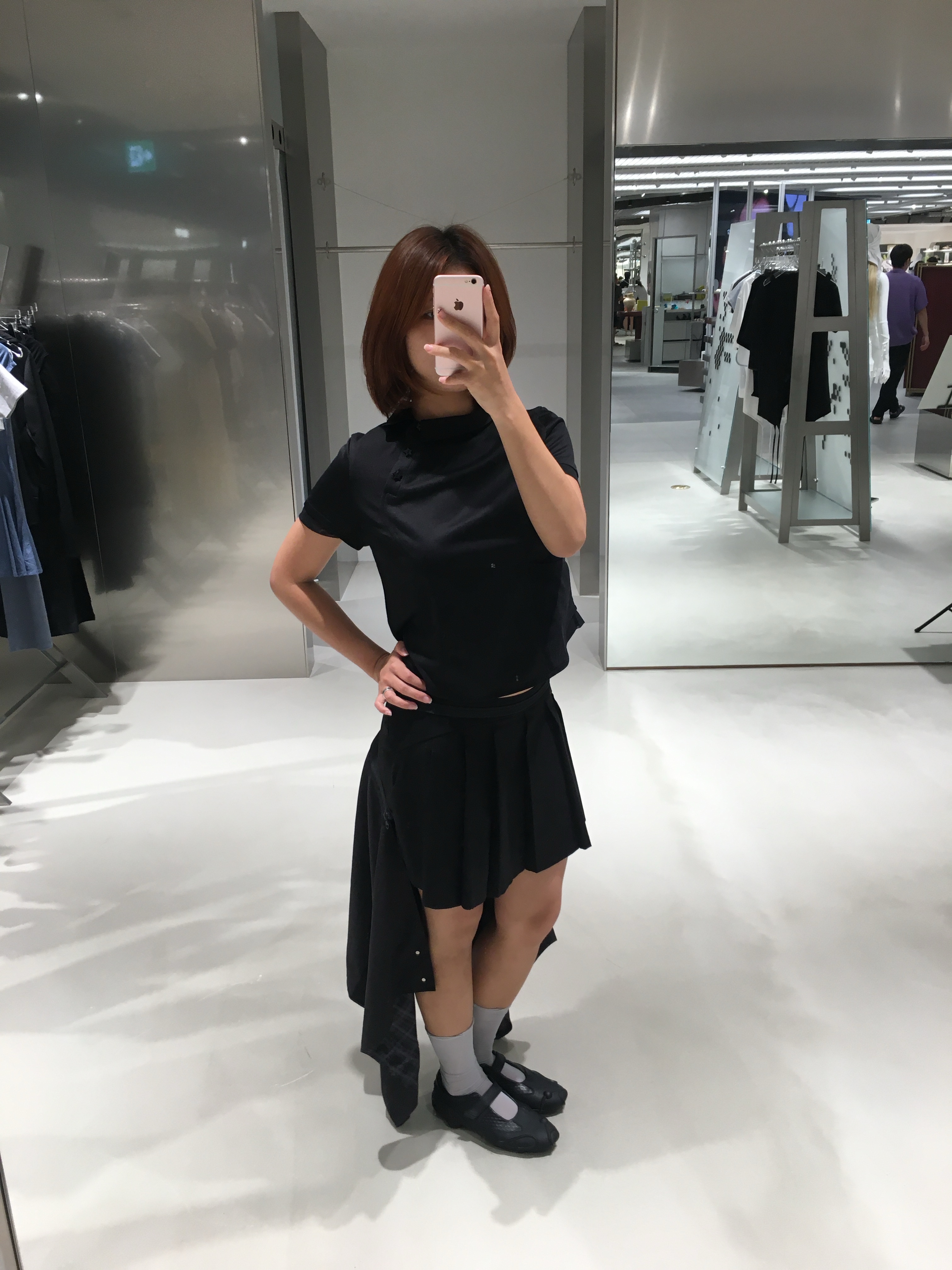 OJOS Multipanel Pleats Skirt Black 착용 스타일
