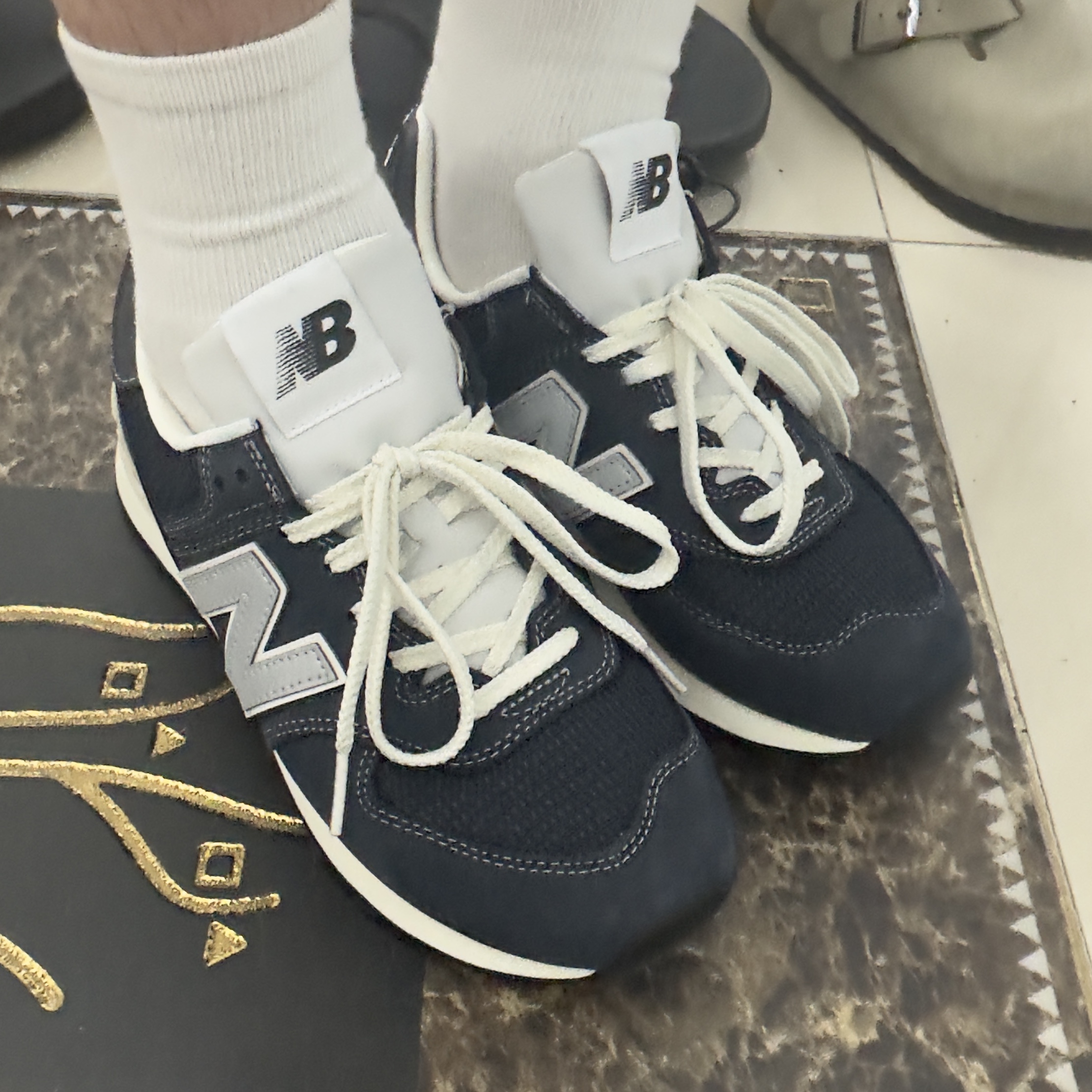 New Balance x Pottery 574 Premium Hard Navy 착용 스타일
