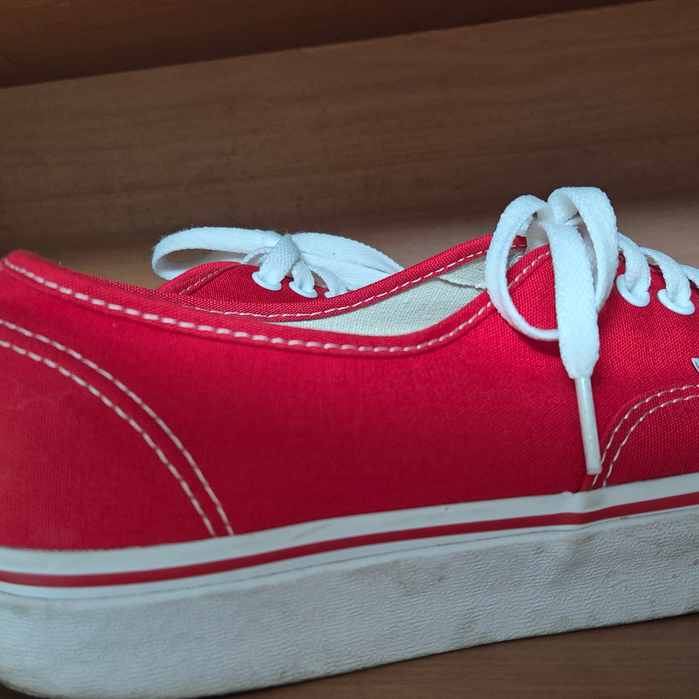 Vans Authentic Red 착용 스타일