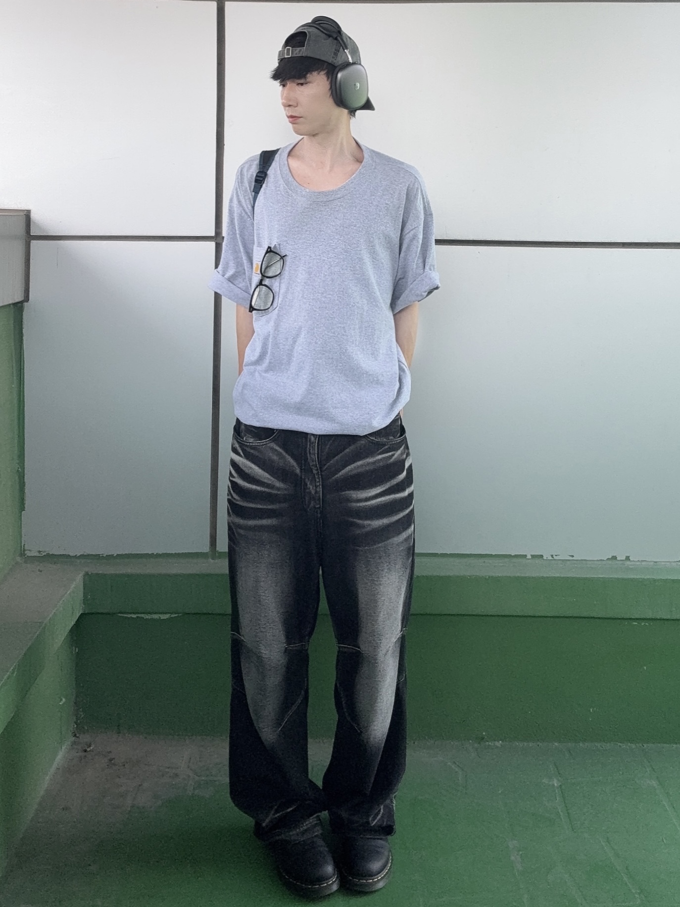 Dr. Martens 1461 Ambassador Black, BLR Embossed Wave Washing Wide Denim Pants Black 착용 스타일 - 7