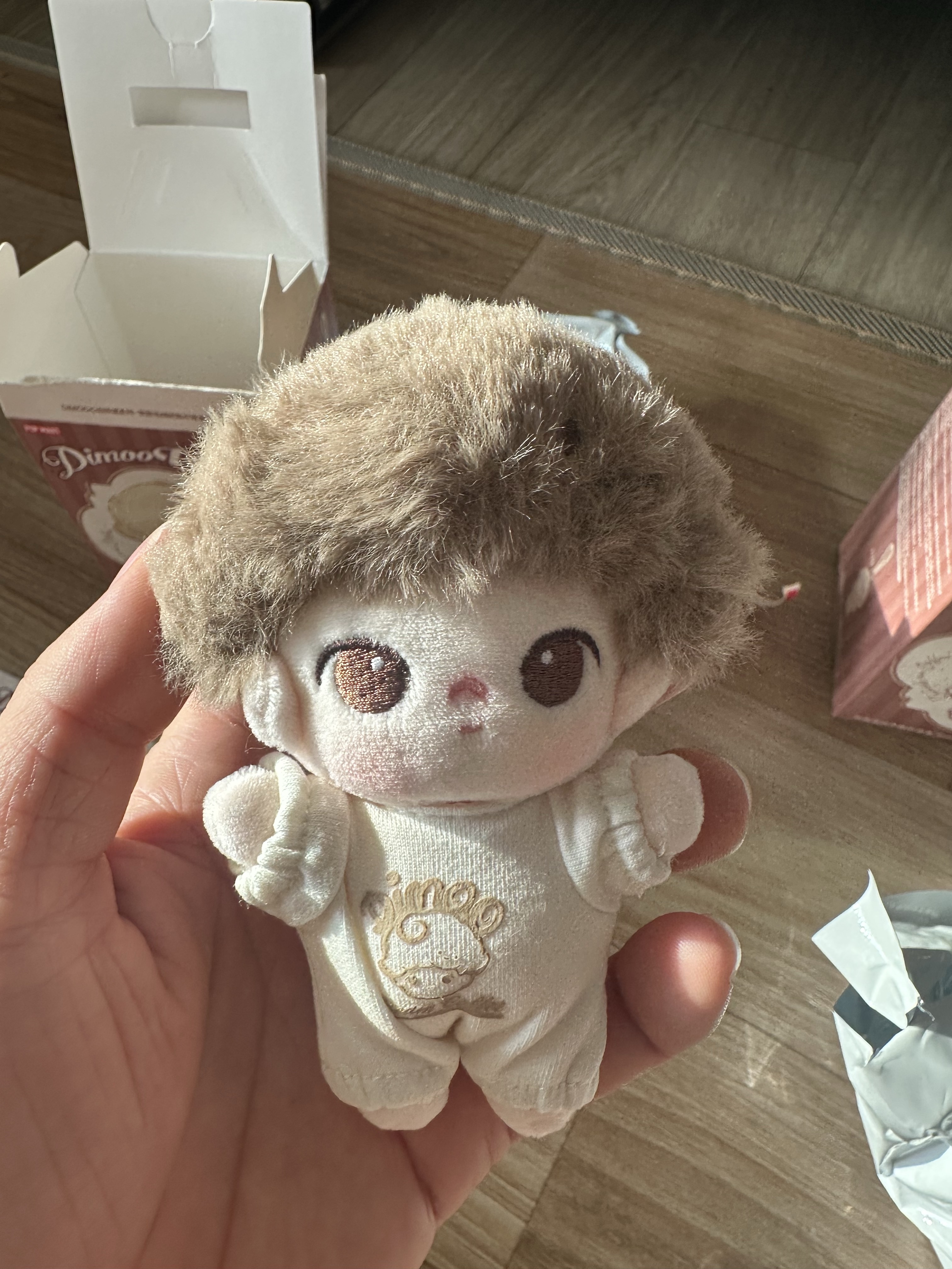Pop Mart Dimoo Crush On Coffee Series Soft Faced Plush Keychain Aromatic Mocha (Opened Case) 착용 스타일