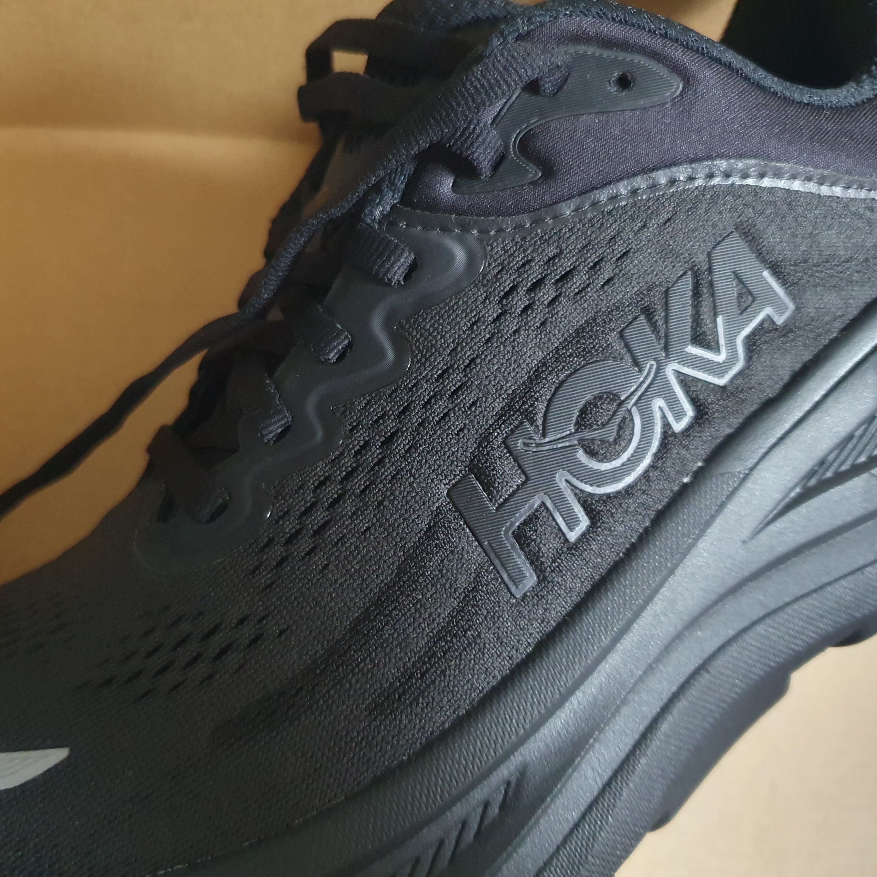 Hoka Bondi 9 Black - Wide 착용 스타일