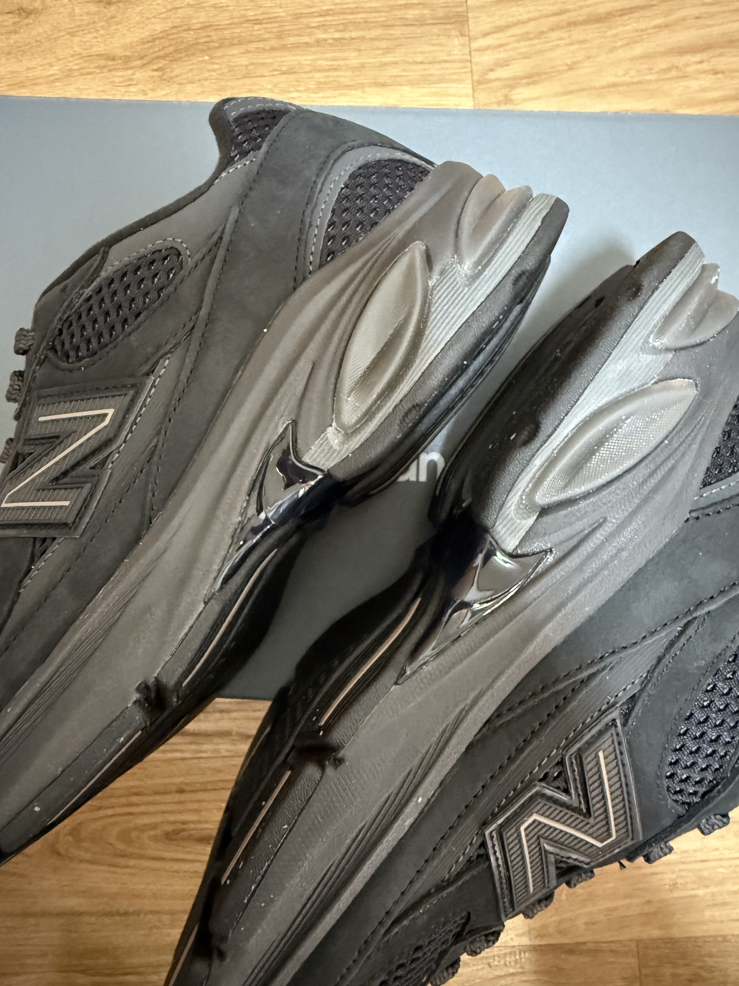 New Balance 2010 Black Black Cement 착용 스타일 - 6