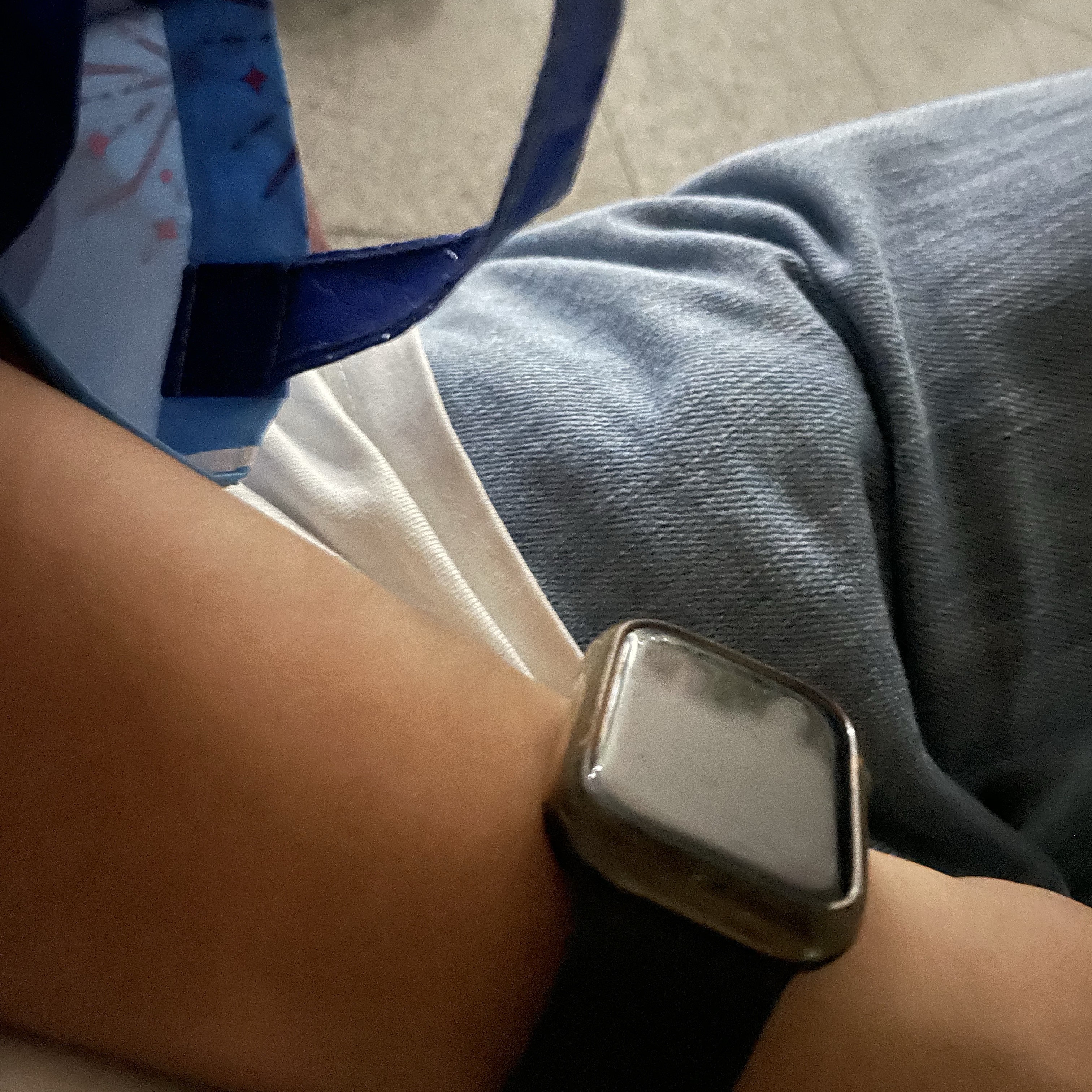 Apple Watch SE 2nd 44mm GPS Midnight Aluminium Case with Sport Band M/L Midnight (Korean Ver.) 착용 스타일 - 1