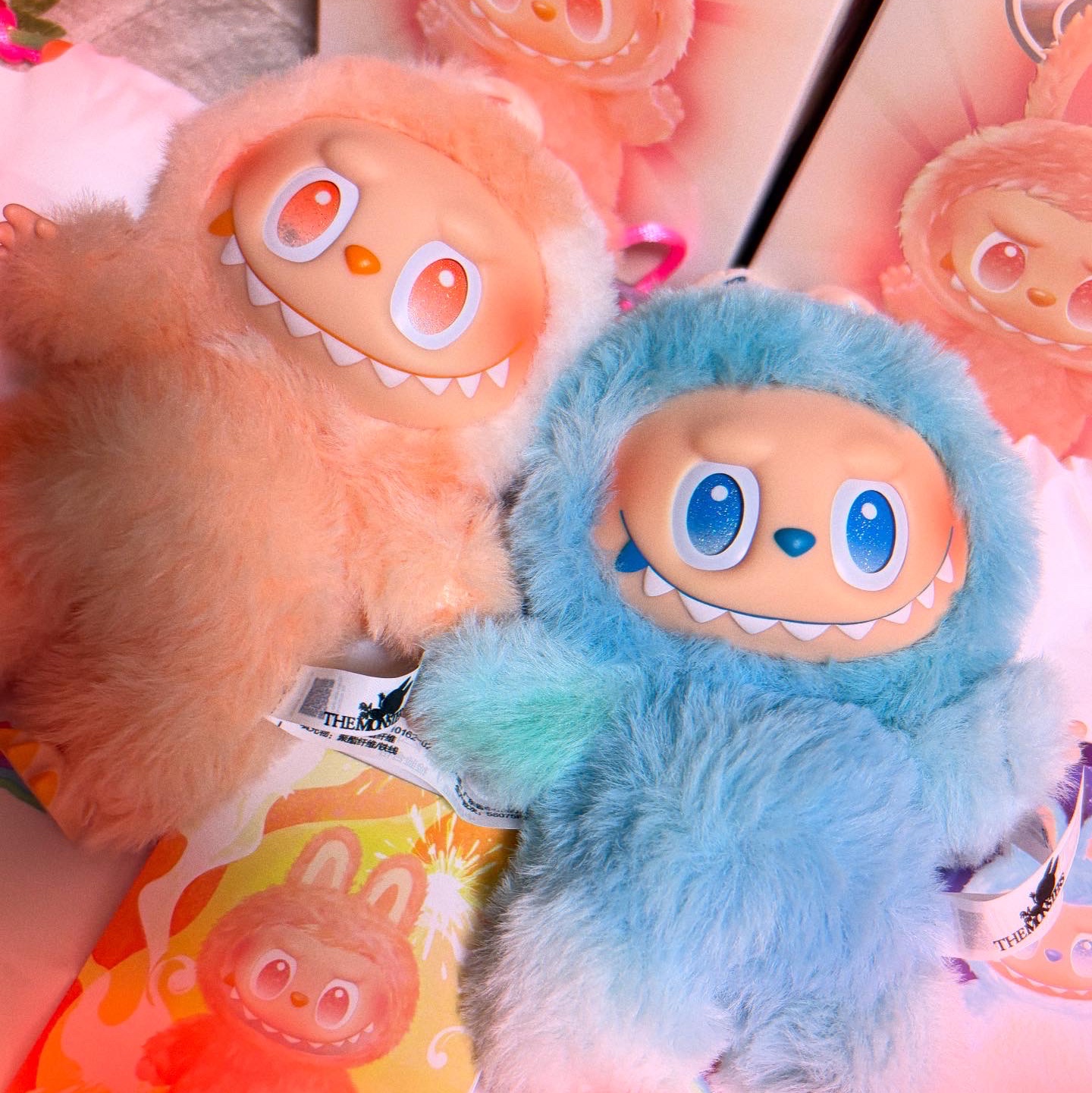 Pop Mart Labubu The Monsters Highlight Series Sealed Case (Bundle of 2/1 Blind Box) 착용 스타일 - 1