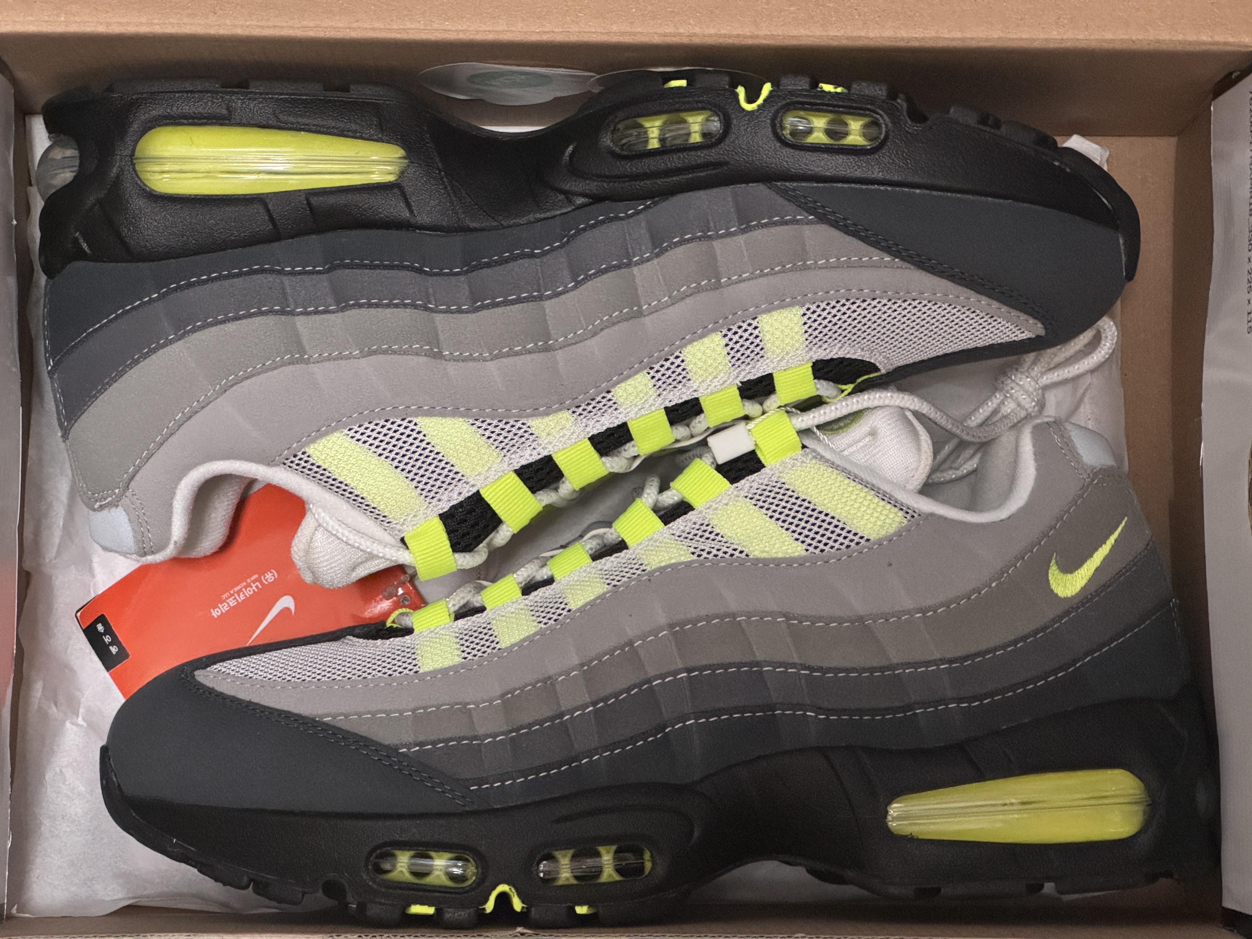 Nike Air Max 95 OG Neon 착용 스타일