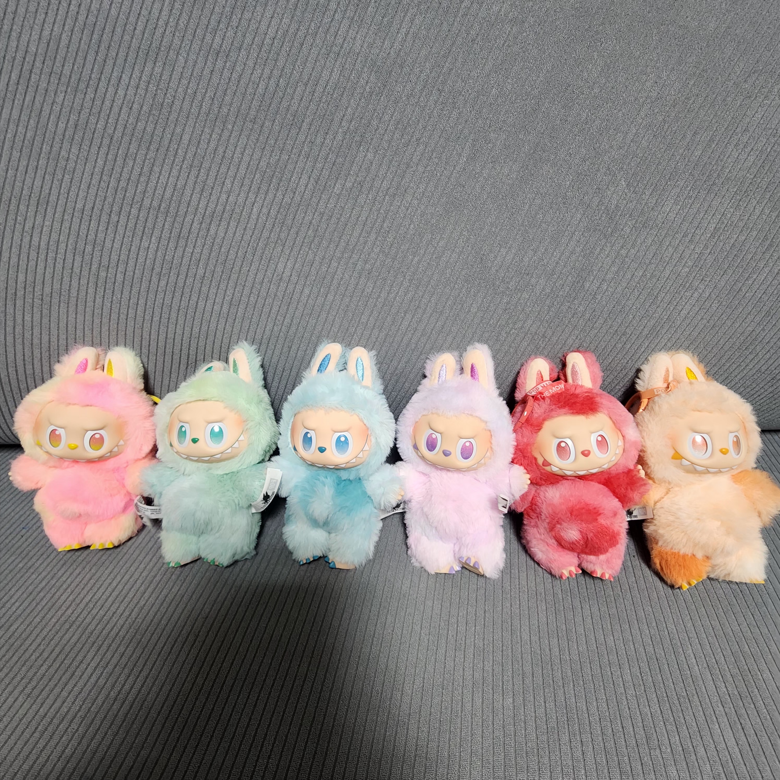 Pop Mart Labubu The Monsters Highlight Series Sealed Case (6 Blind Boxes) 착용 스타일