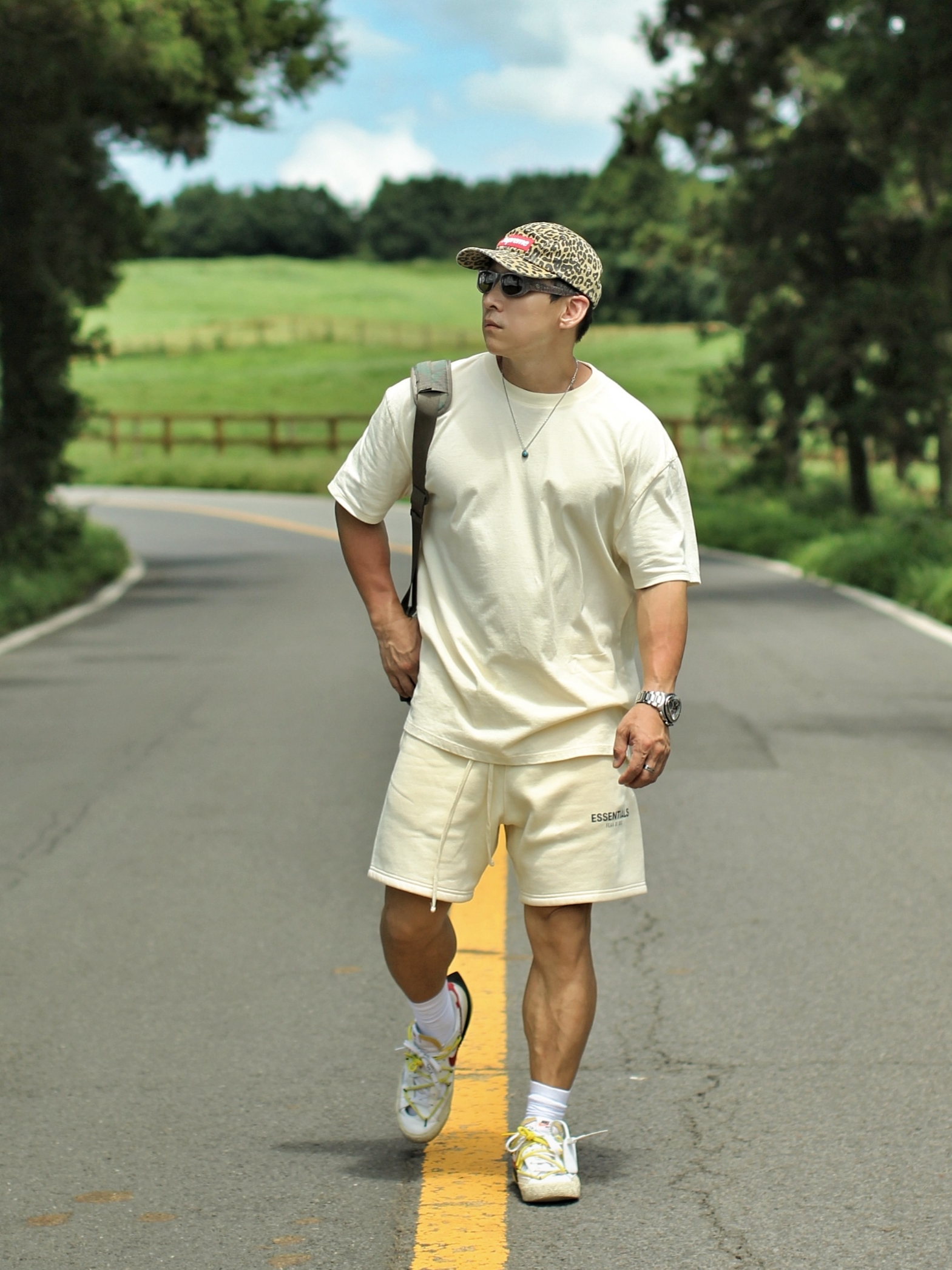 Supreme Washed Chino Twill Camp Cap Leopard - 23FW, Supreme Mini Duffle Bag Woodland Camo - 24SS 착용 스타일 - 1