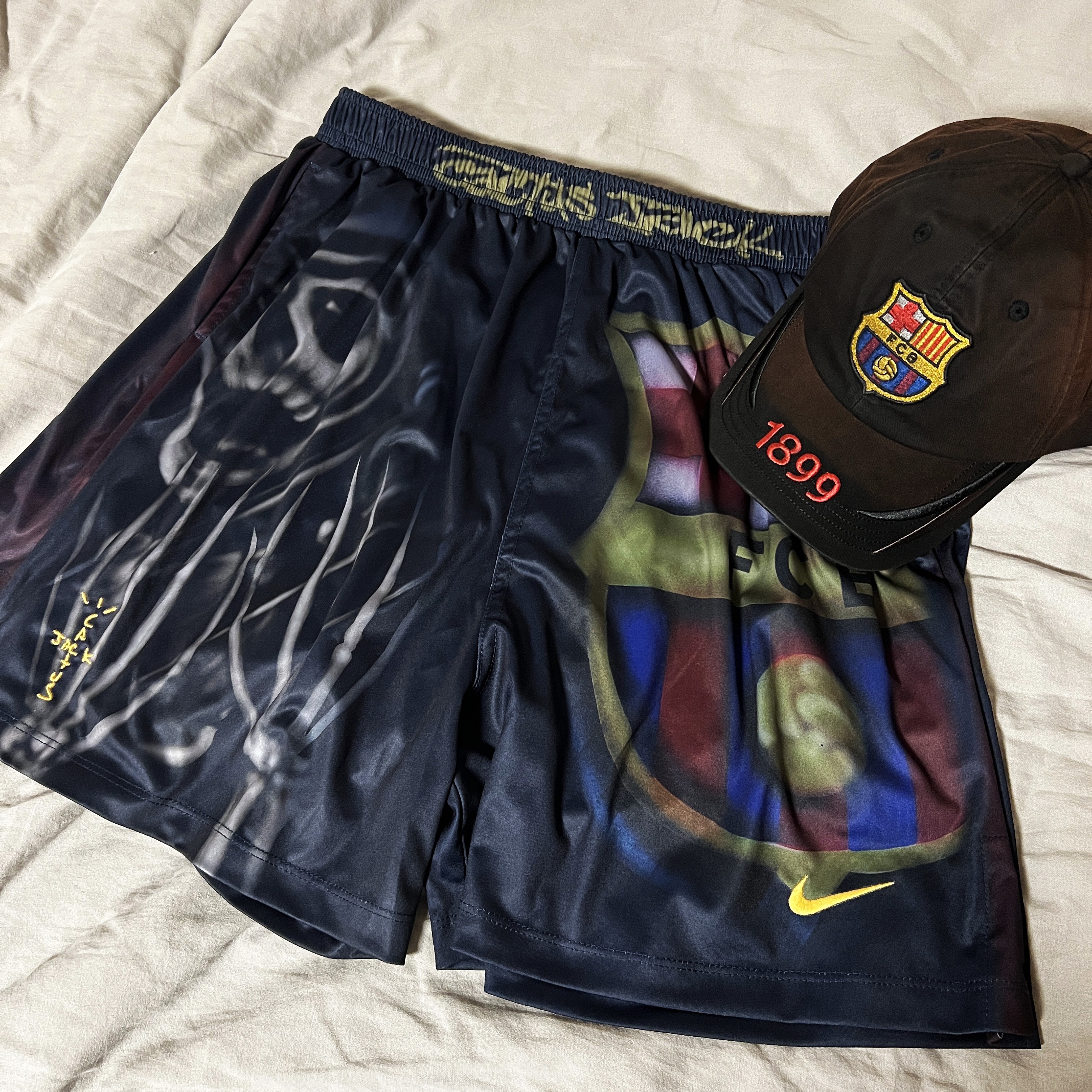 Nike FC Barcelona x Travis Scott Skeleton Home Shorts Multicolor, Travis Scott Cactus Jack FC Barcelona 899 Distressed Hat Multicolor 착용 스타일