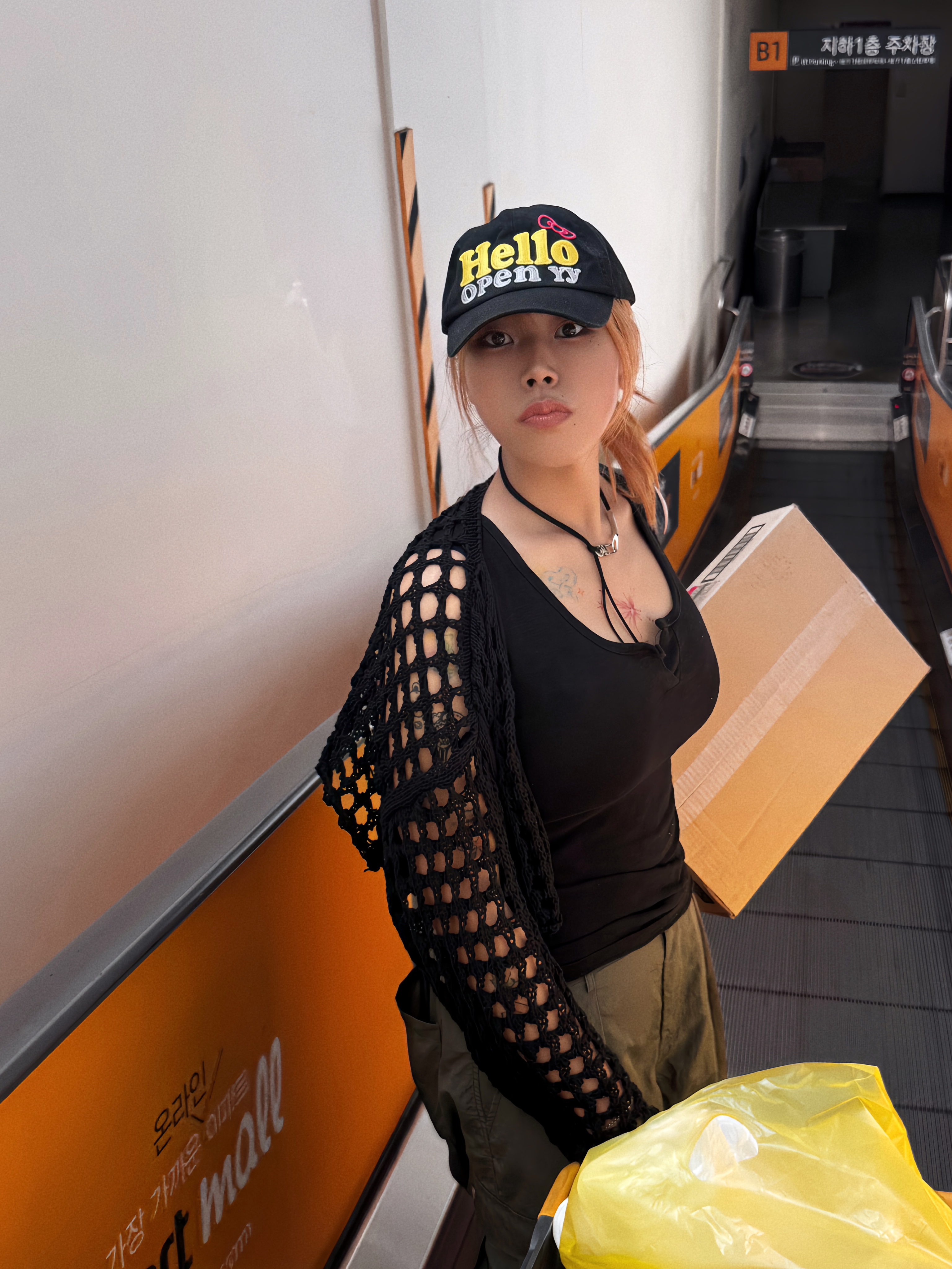 Open Yy x Hello Kitty Hello Ball Cap Black 착용 스타일 - 1