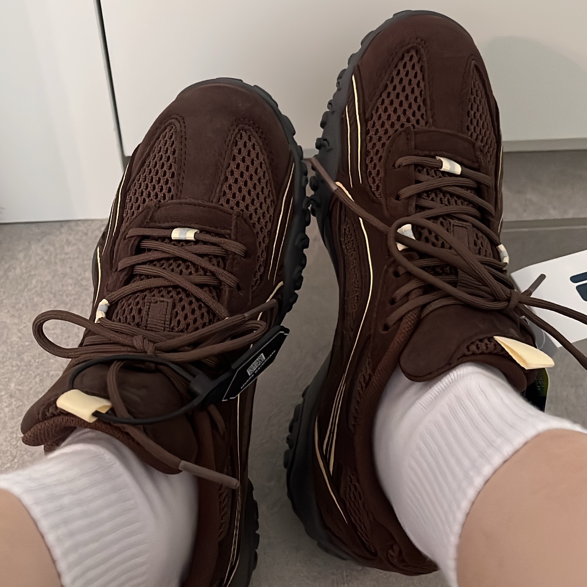 Fila Echappe Choco 착용 스타일 - 1