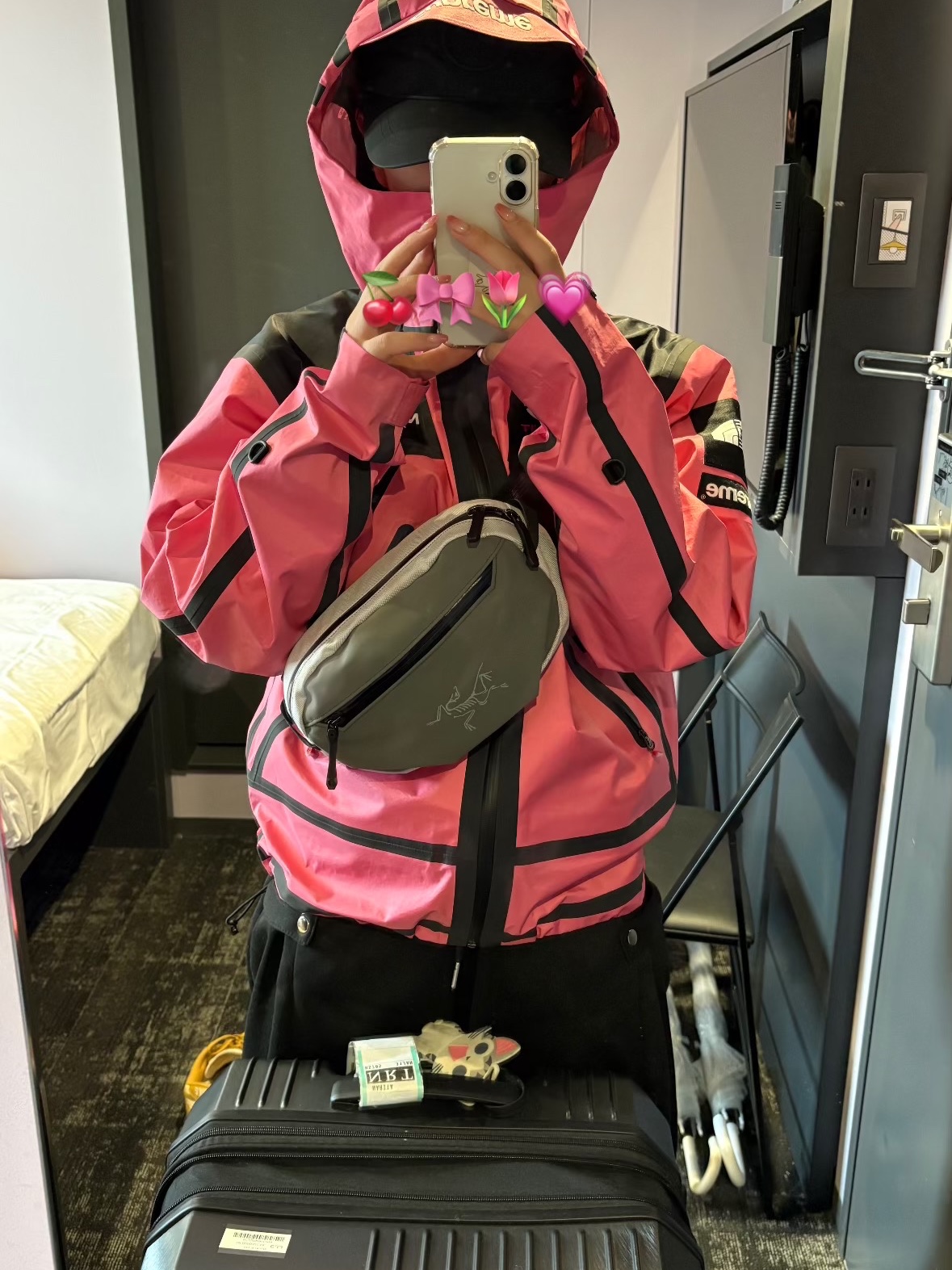 Supreme x The North Face Summit Series Outer Tape Seam Jacket Pink - 21SS 착용 스타일 - 2