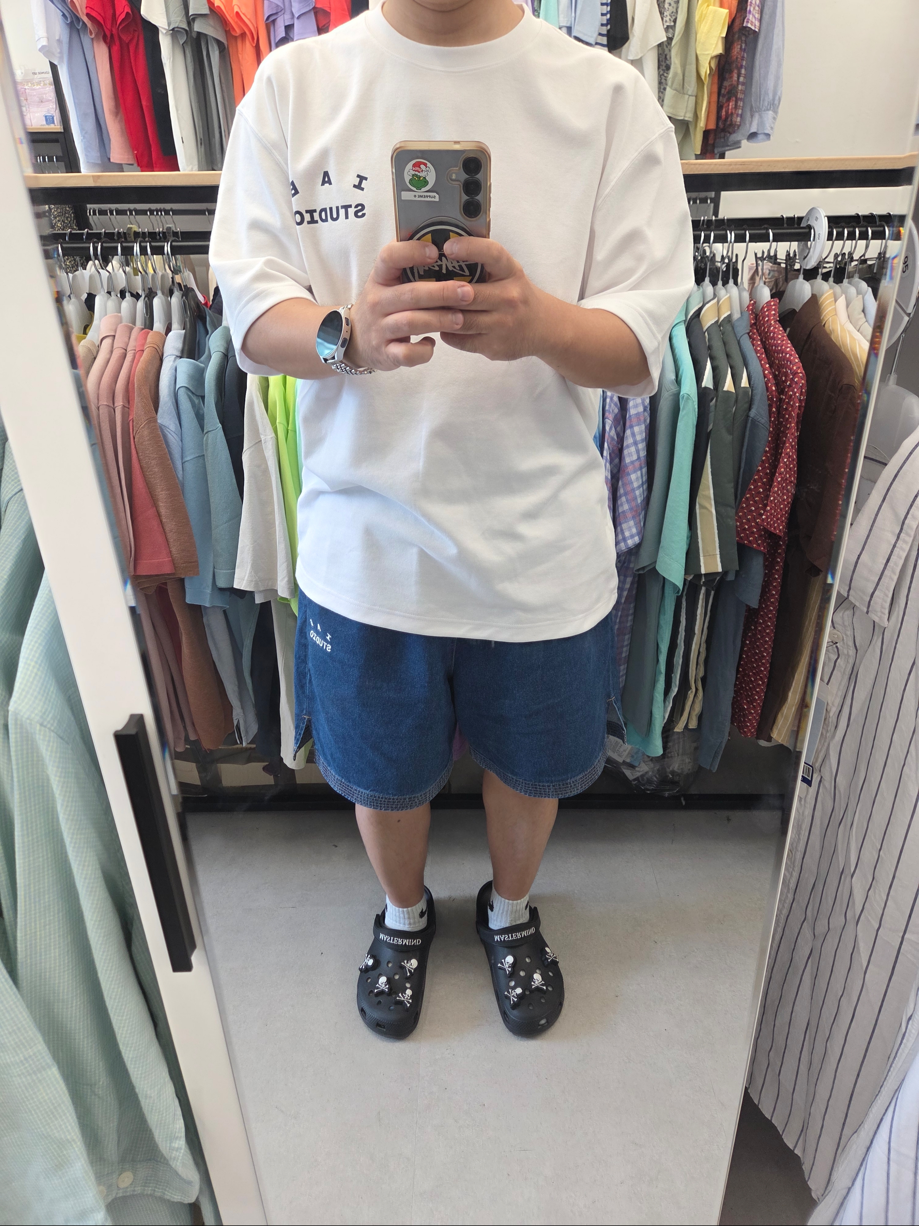 IAB Studio Denim Shorts Deep Blue, IAB Studio T-Shirt White Navy 착용 스타일 - 1