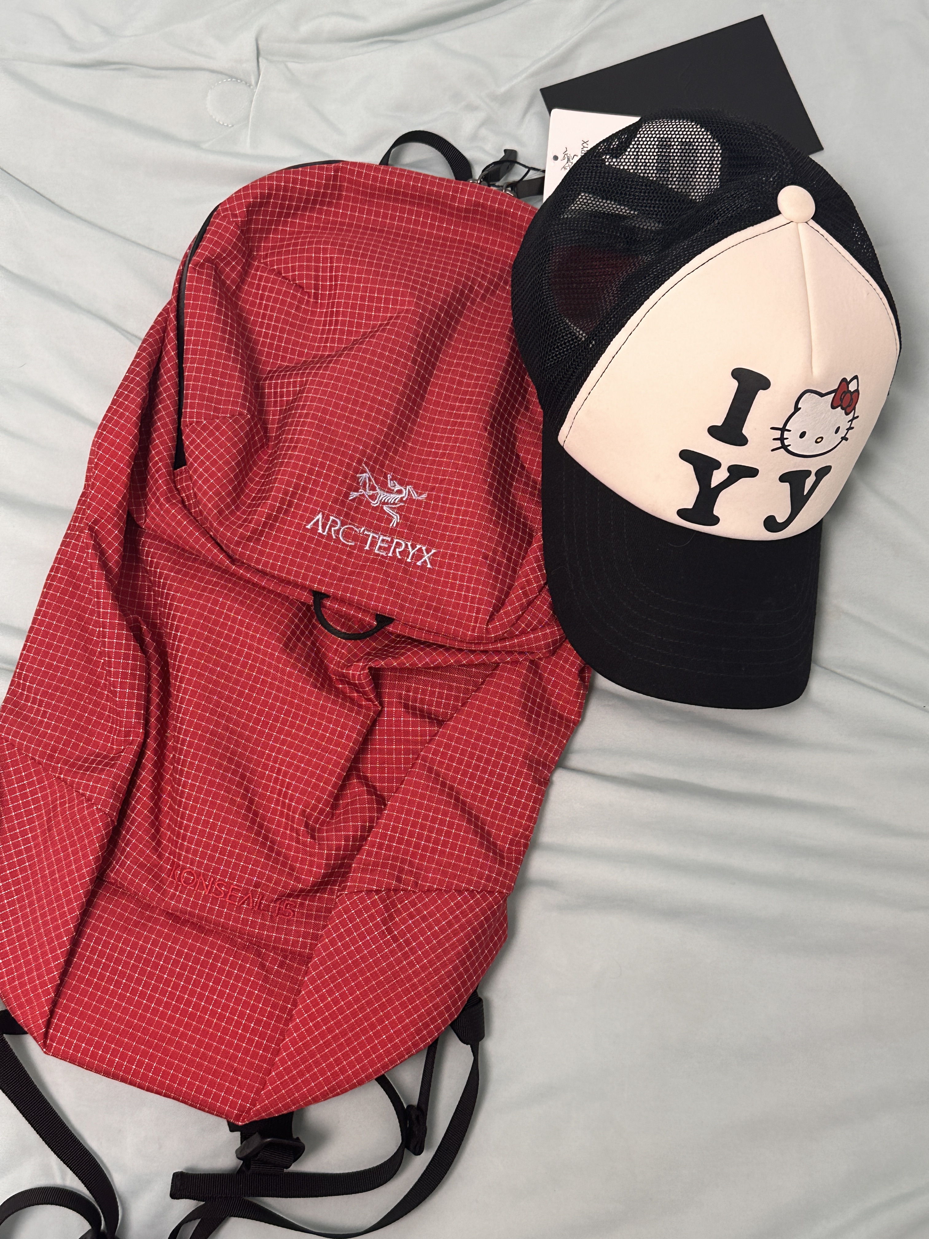 Open Yy x Hello Kitty Trucker Cap Black, Arc'teryx Konseal 15 Backpack Heritage 착용 스타일 - 2