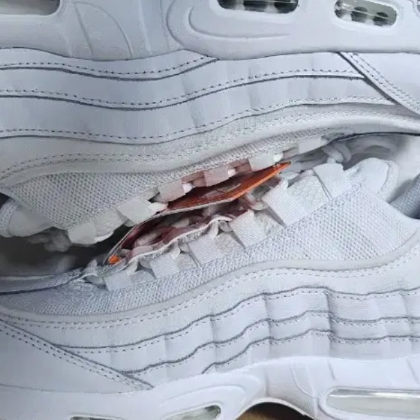 Nike Air Max 95 Essential Triple White 착용 스타일