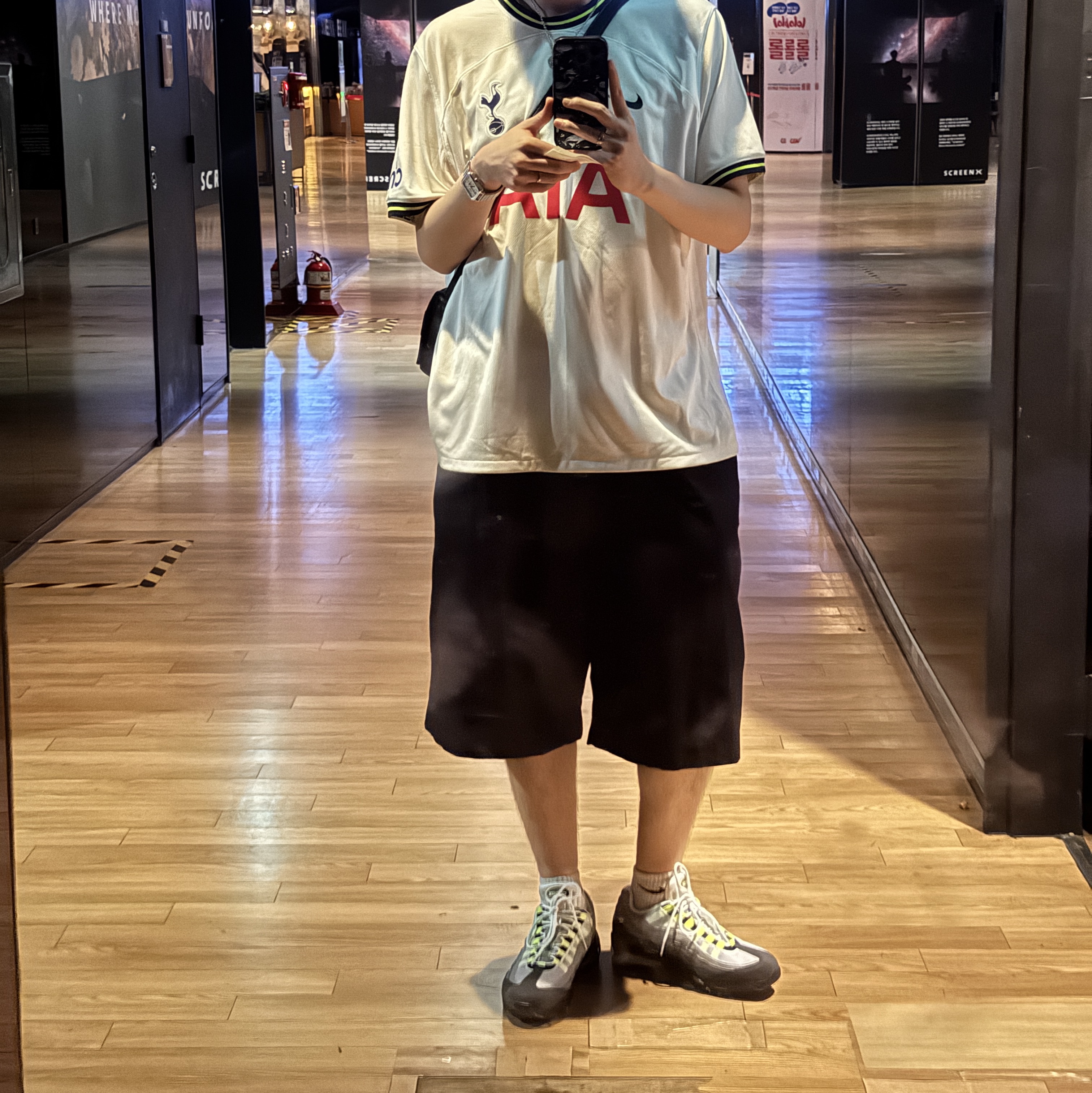 Nike Air Max 95 OG Neon, Nike Tottenham Hotspur 2022/23 Dri-Fit Stadium Home Jersey White (Non Marking Ver.) 착용 스타일