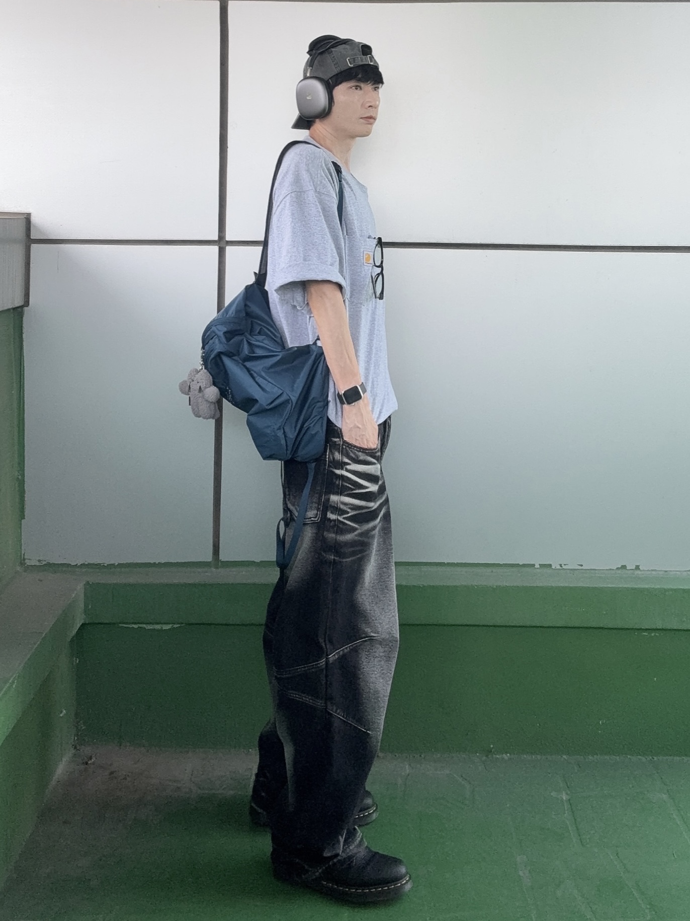 Dr. Martens 1461 Ambassador Black, BLR Embossed Wave Washing Wide Denim Pants Black 착용 스타일 - 8