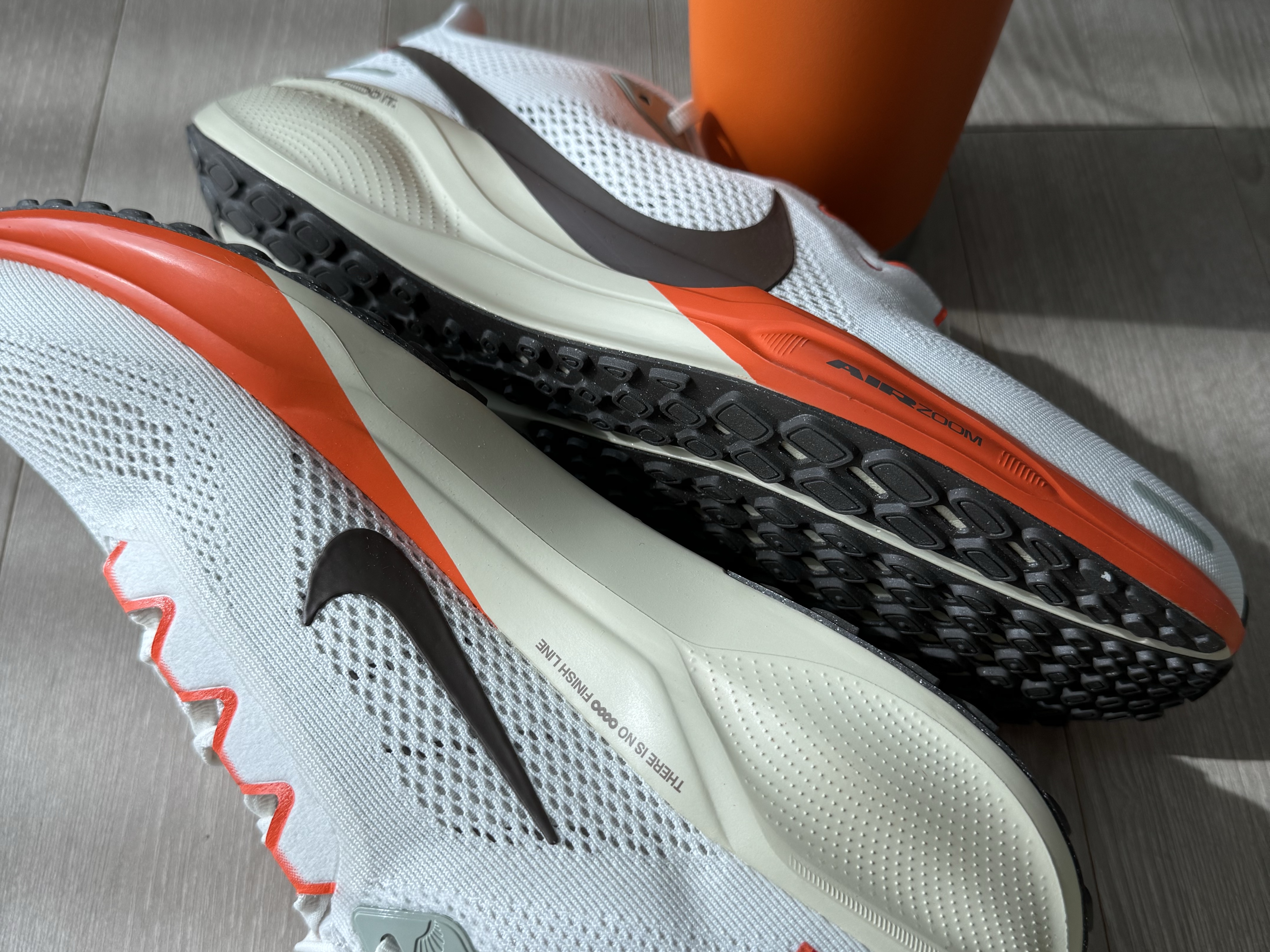 Nike Air Zoom Pegasus 41 Sail Light Khaki 착용 스타일